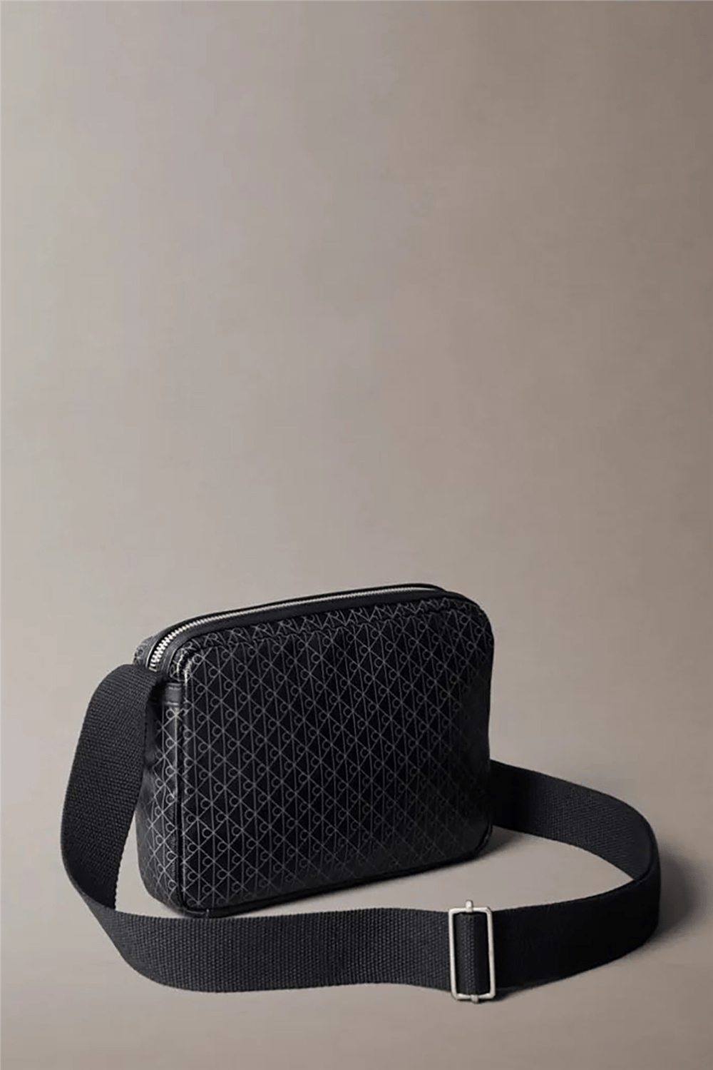 Calvin Klein Emblem Aop Coated Canvas Erkek Reporter Çanta Siyah