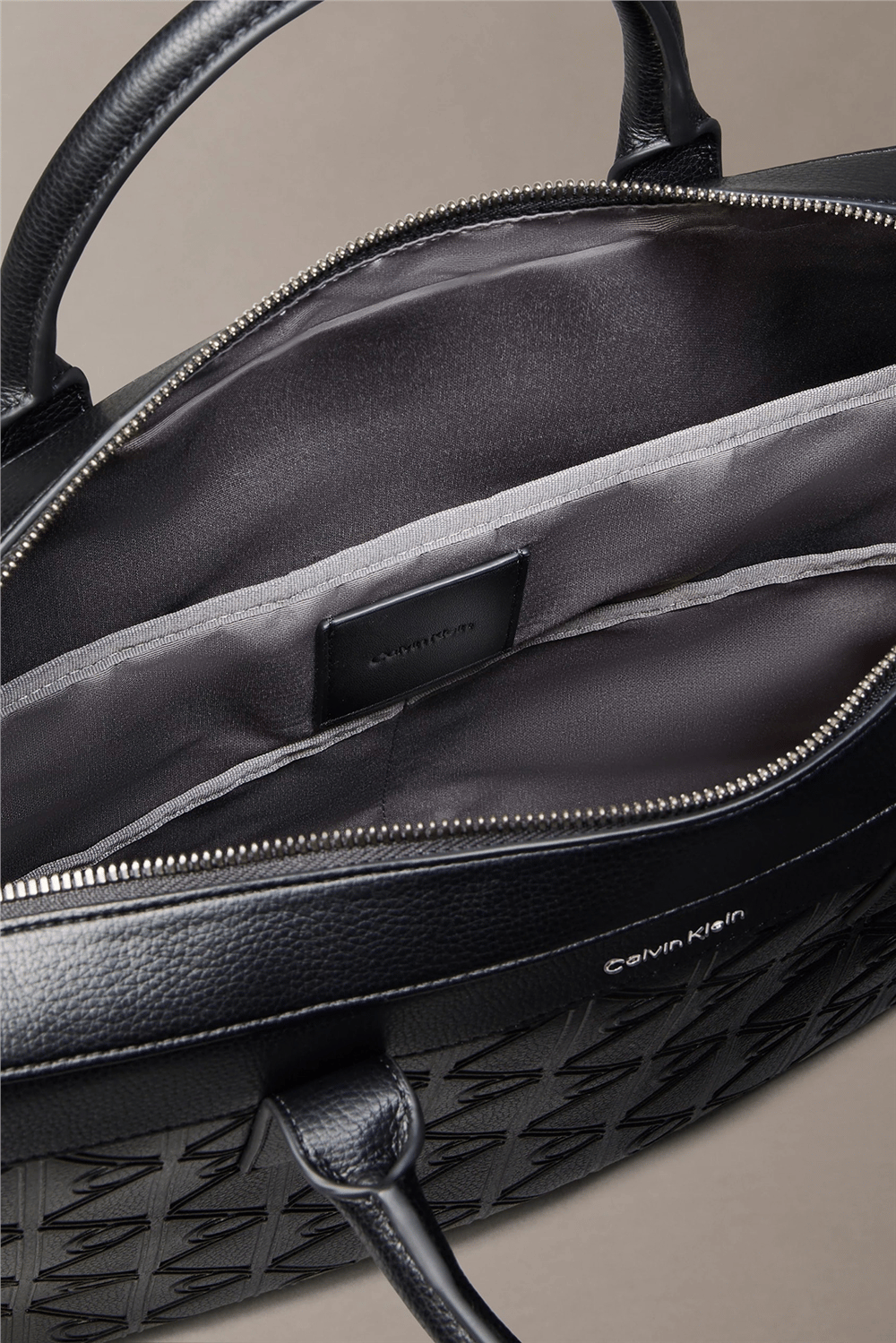 Calvin Klein Emblem Aop Deboss Commuter Erkek Bilgisayar Çantası Siyah