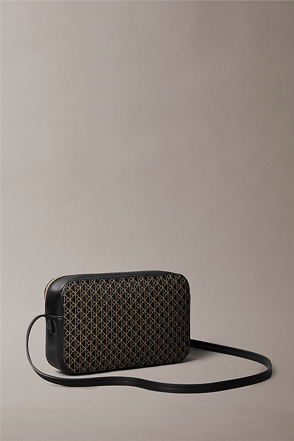 Calvin Klein Emblem Aop Elongated Camera Bag Kadın Mini Omuz Çantası