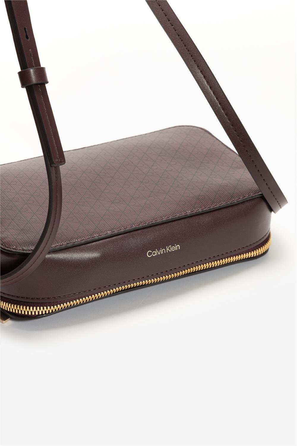 Calvin Klein Emblem Aop Elongated Kadın Mini Omuz Çantası