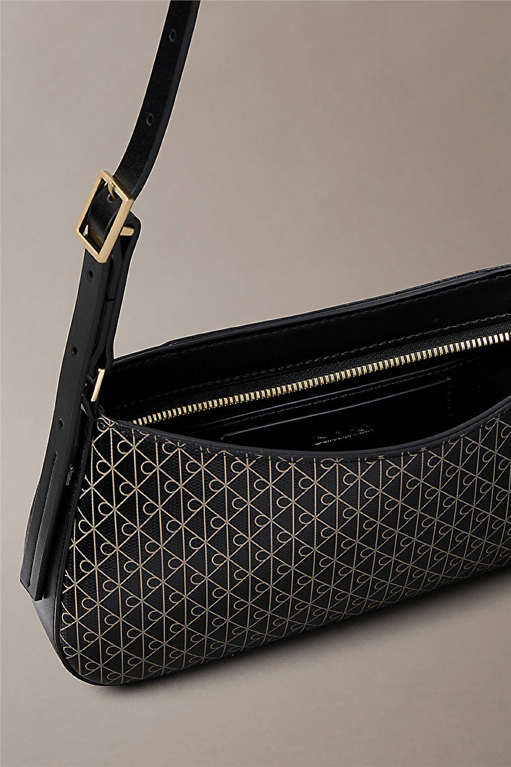 Calvin Klein Emblem Aop Small Shoulder Bag Kadın Mini Omuz Çantası Siyah