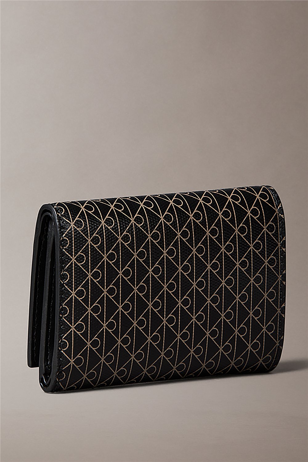 Calvin Klein Emblem Aop Trifold W/ Zip Pocket Kadın Kartlık