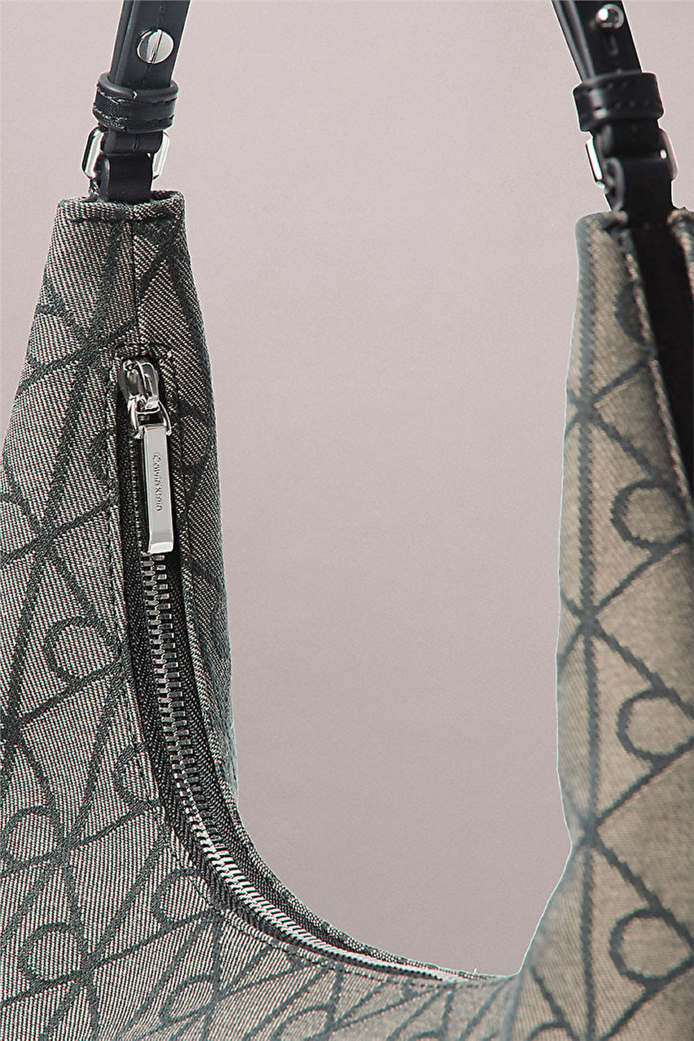 Calvin Klein Emblem Jacquard Shoulder Bag Kadın Omuz Çantası