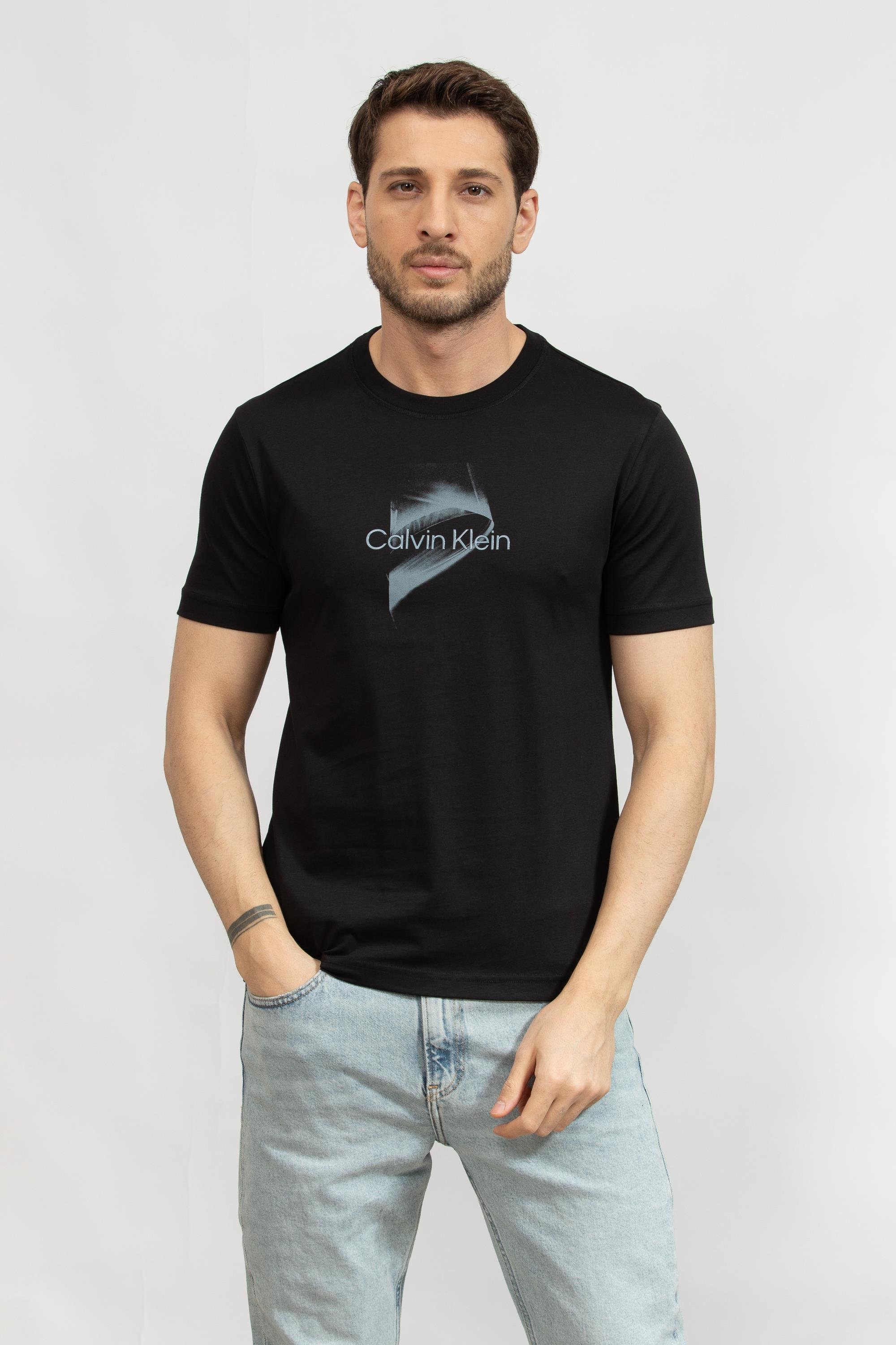 calvin-klein-erkek-bisiklet-yaka-t-shi-e24b-4.jpg