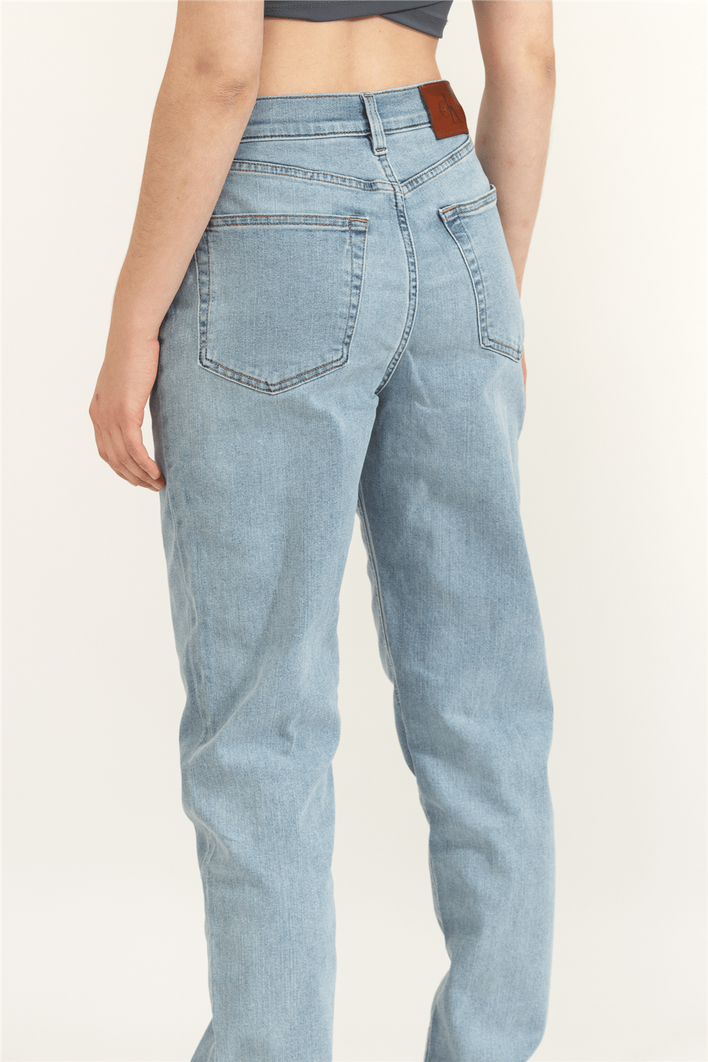 Calvin Klein Eu New Mom Jean Blue Rain Kadın Jean Pantolon