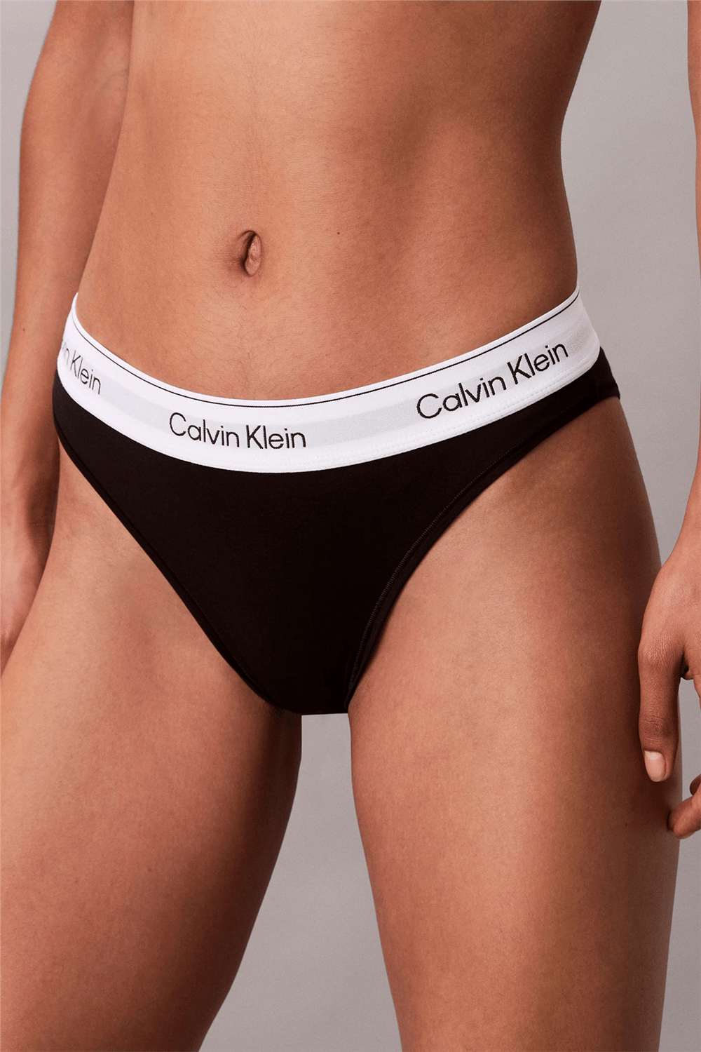 Calvin Klein Kadın High Leg Tanga Külot Siyah