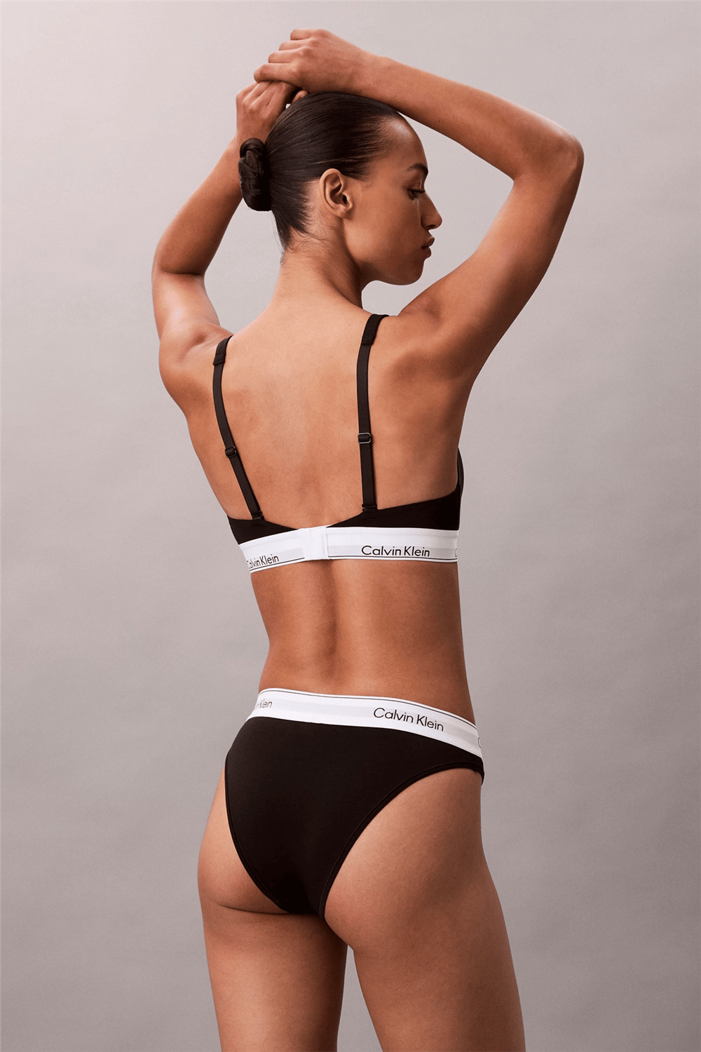 Calvin Klein Kadın High Leg Tanga Külot Siyah