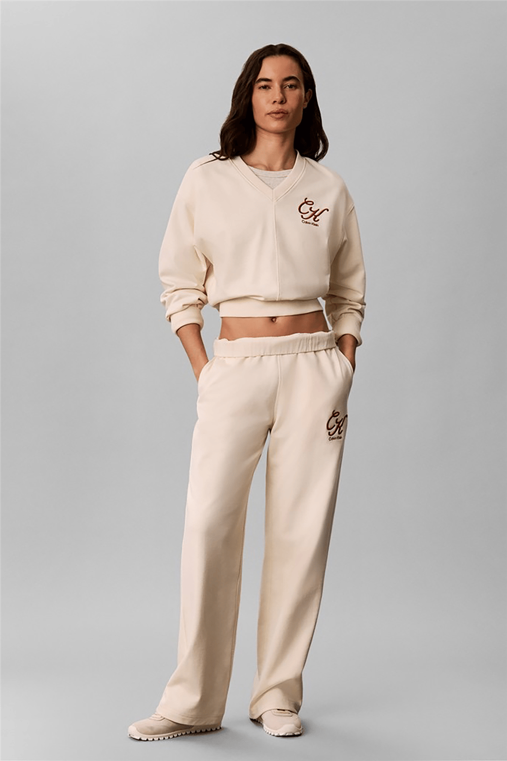 Calvin Klein Ls Premium Fleece Script Vneck P Kadın V Yaka Sweatshirt Bej
