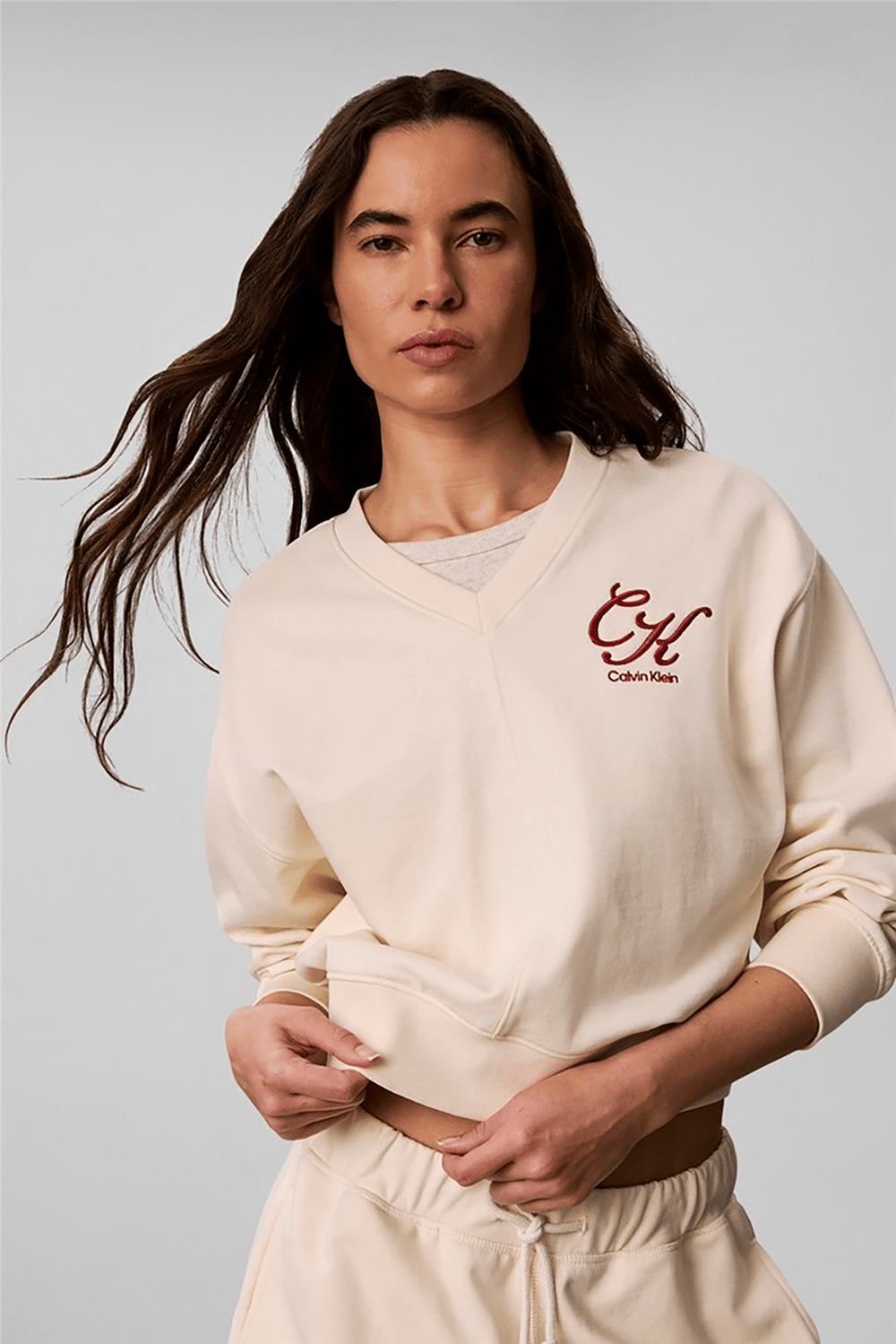 Calvin Klein Ls Premium Fleece Script Vneck P Kadın V Yaka Sweatshirt Bej