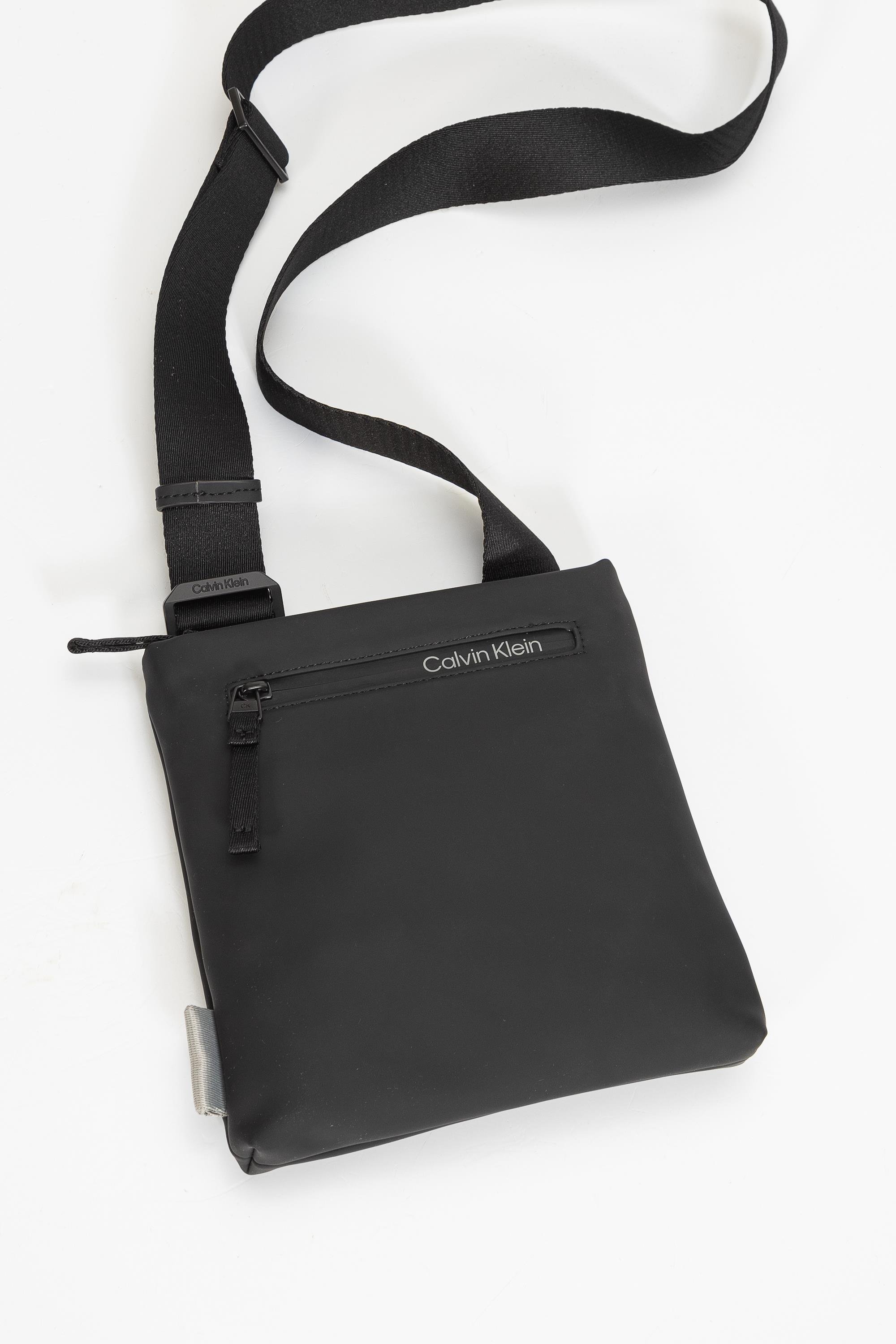Calvin Klein Rubberized Conv Flatpack Erkek Reporter Çanta