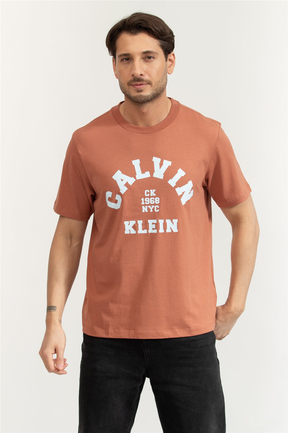 Calvin Klein SS 20S LN Calvin College Graphic Erkek Bisiklet Yaka T-Shirt