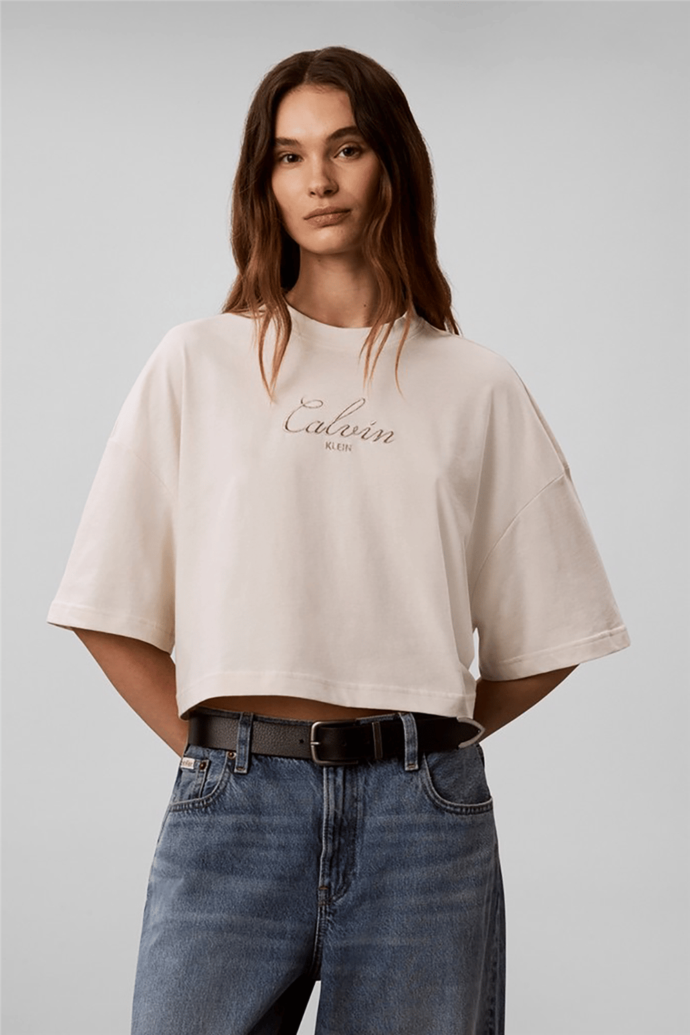 Calvin Klein Ss Boxy Crop Script Logo Tee Kadın Bisiklet Yaka T-Shirt Bej