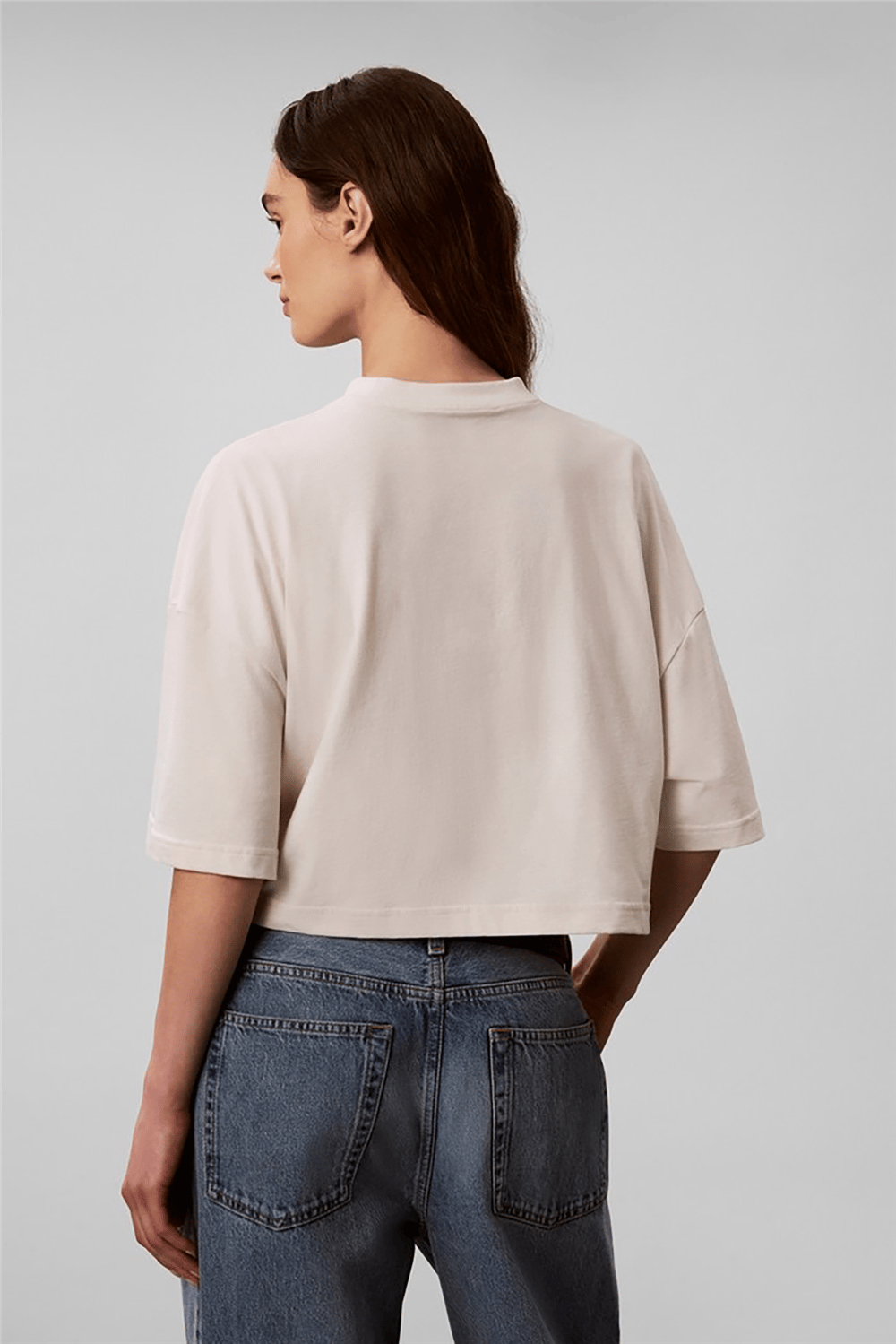 Calvin Klein Ss Boxy Crop Script Logo Tee Kadın Bisiklet Yaka T-Shirt Bej