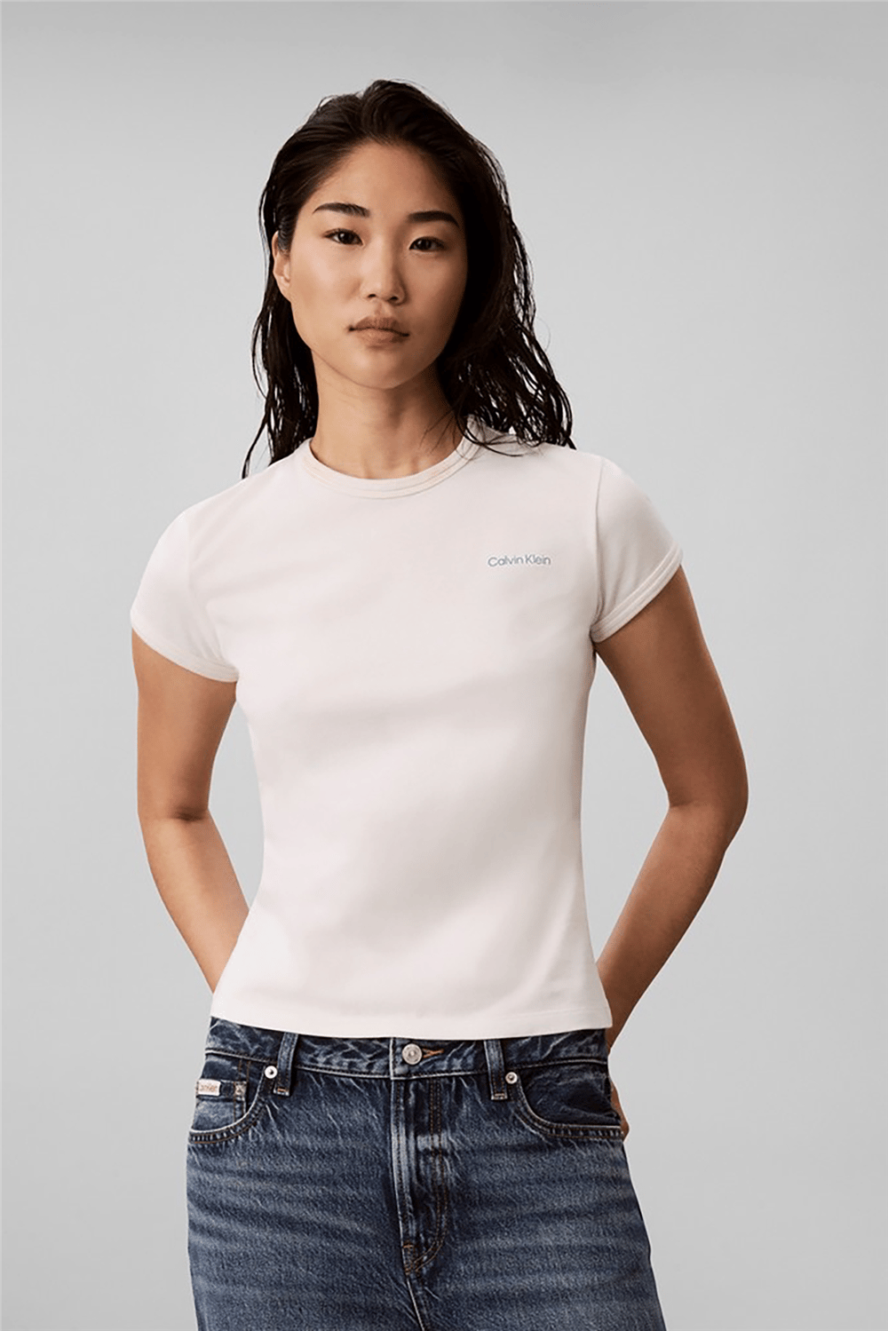 Calvin Klein Ss Slim Fit Feminine Logo Tee Kadın Bisiklet Yaka T-Shirt Beyaz