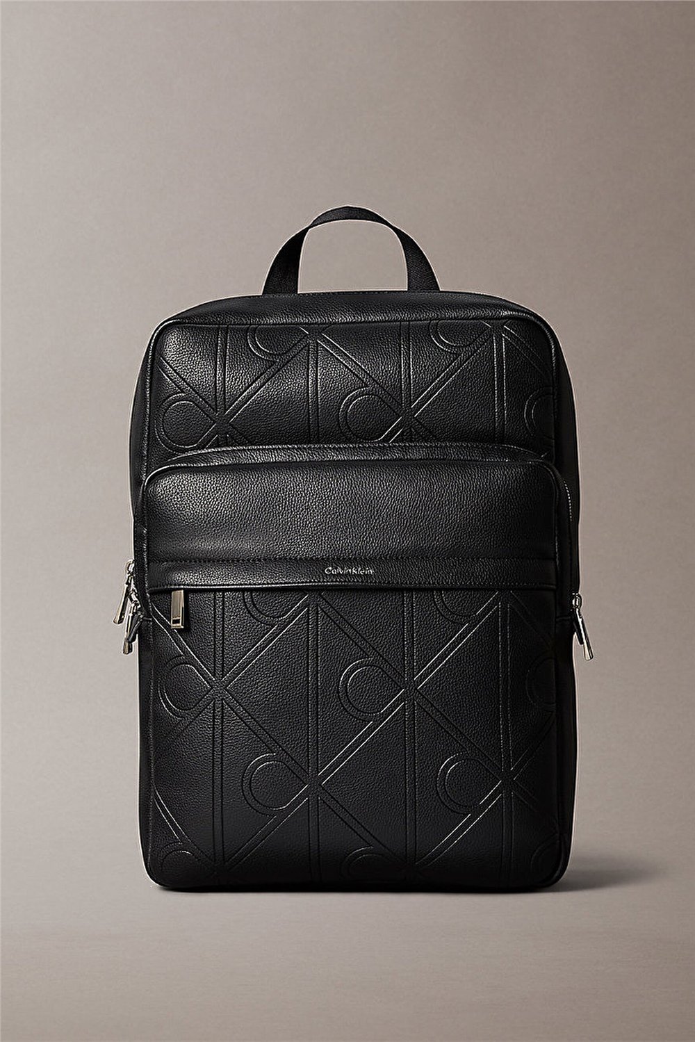 Calvin Klein Xl Emblem Aop Emboss Round Backp Erkek Sırt Çantası Siyah