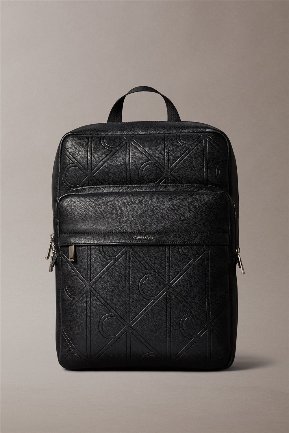 Calvin Klein Xl Emblem Aop Emboss Round Backp Erkek Sırt Çantası Siyah