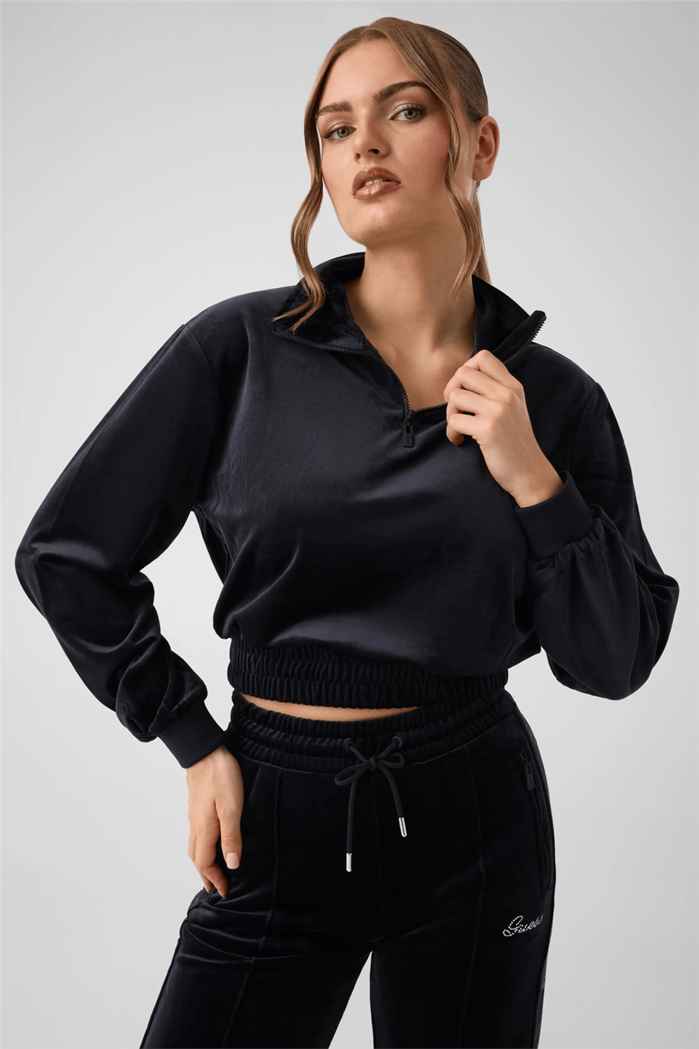 Guess Amalia Kadın Aktif Fermuarlı Sweatshirt Siyah
