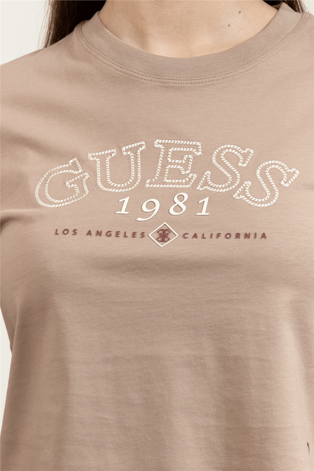 Guess Arianna Kadın Aktif Boxy Fit Bisiklet Yaka T-Shirt