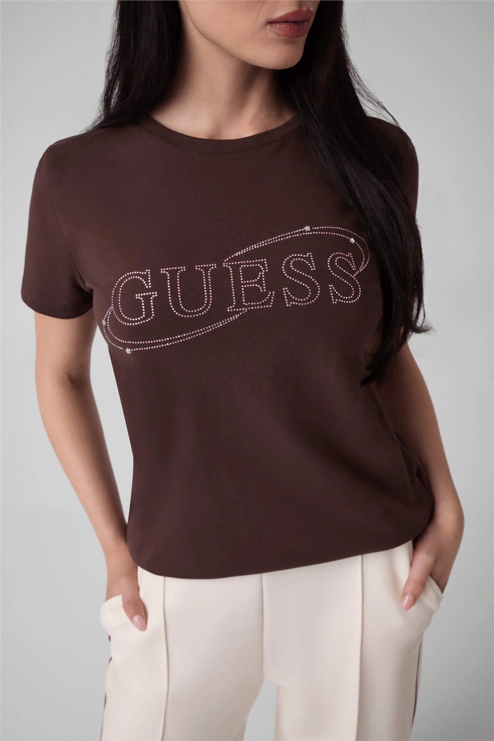 Guess Blossom Kadın Aktif Slim Fit Bisiklet Yaka T-Shirt Kahverengi