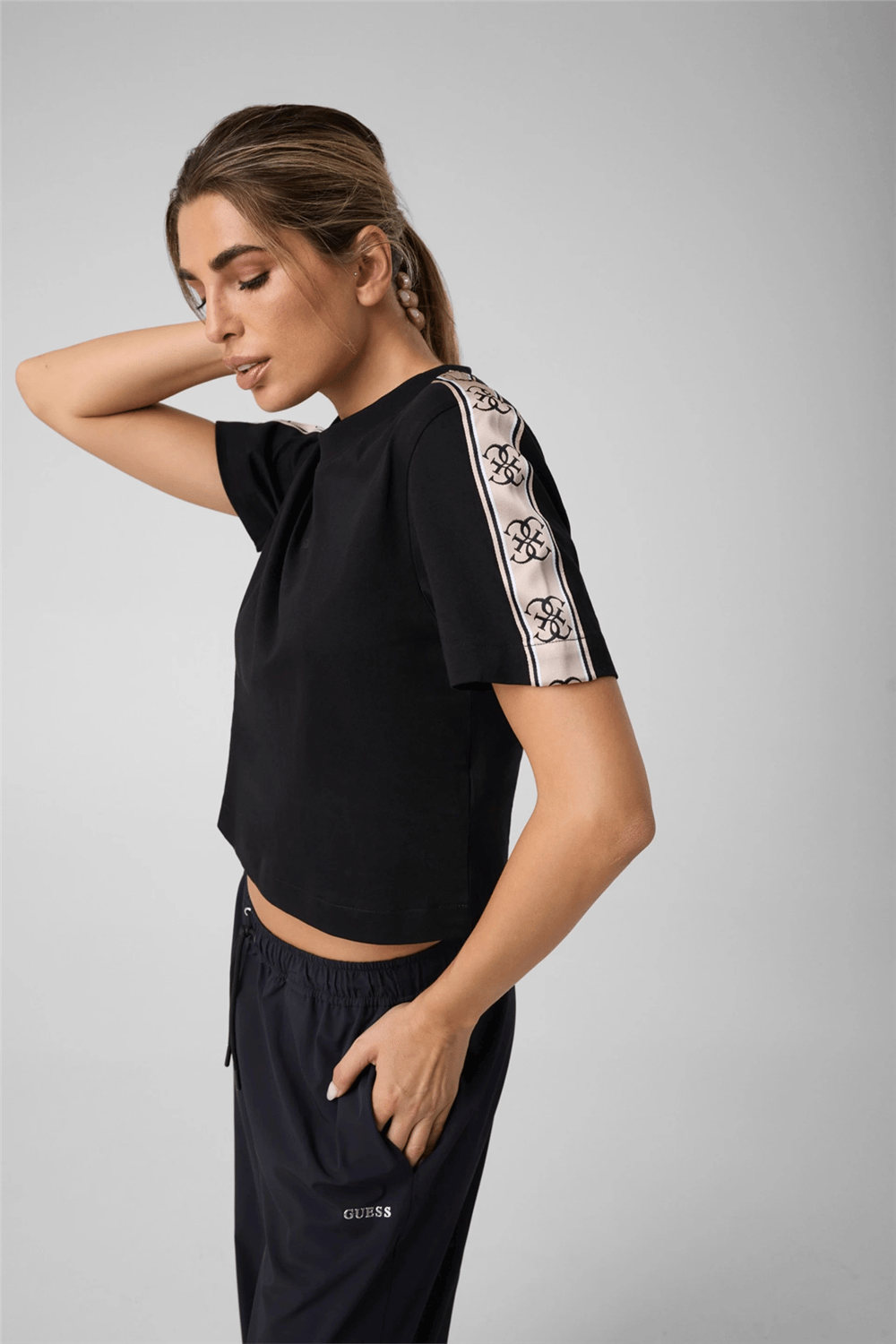 Guess Britney Kadın Aktif Boxy Fit Bisiklet Yaka T-Shirt Siyah