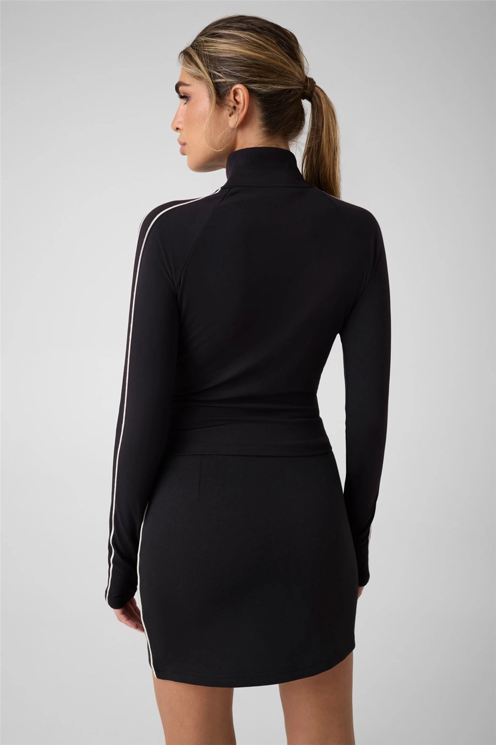 Guess Brunella Kadın Aktif Fermuarlı Sweatshirt Siyah