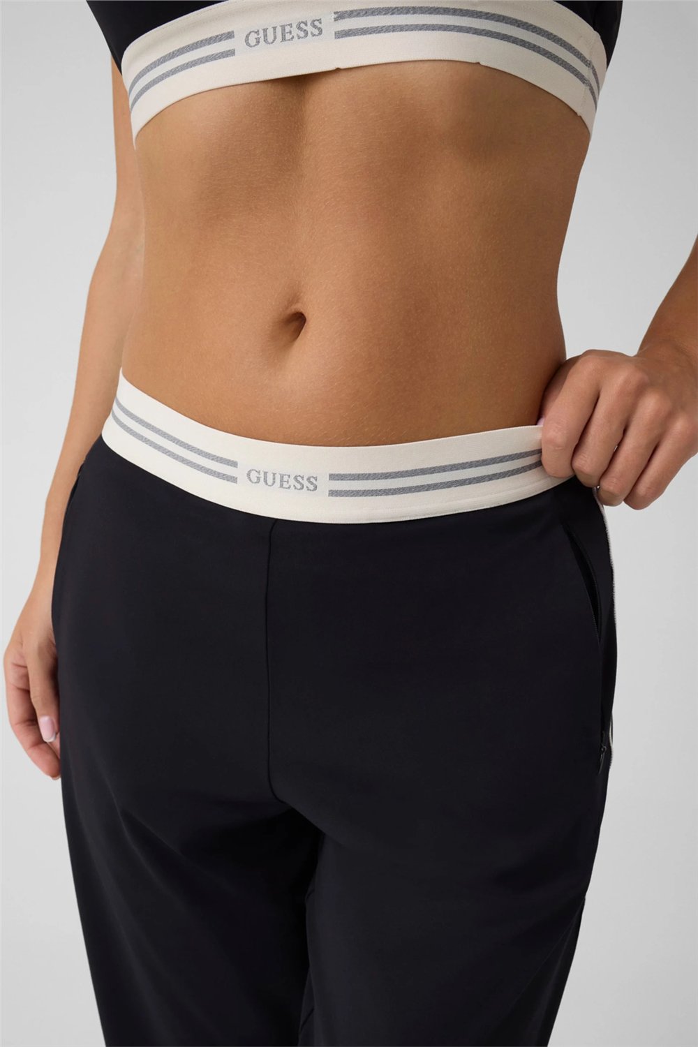 Guess Brunella Kadın Aktif Relaxed Fit Eşofman Altı Siyah