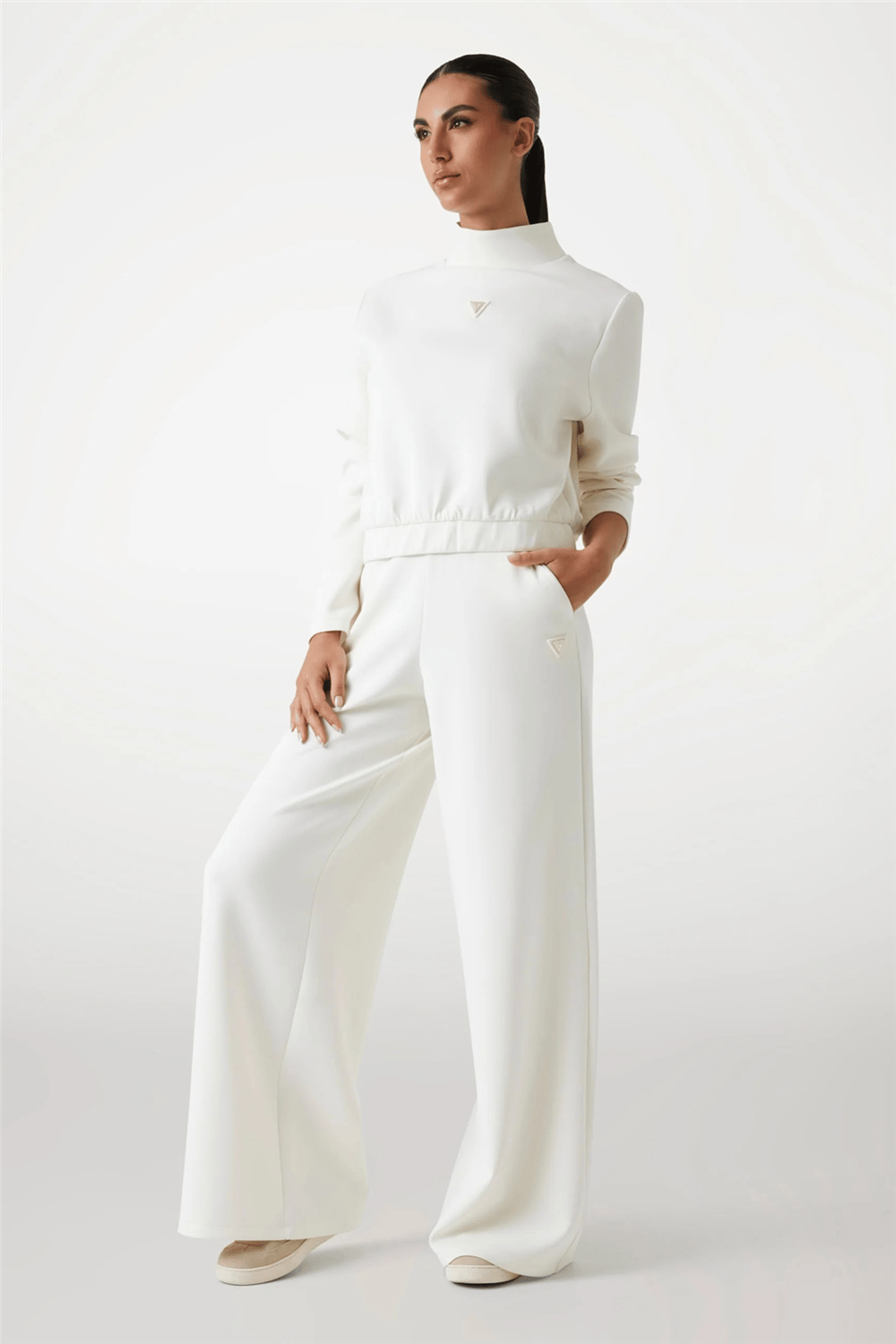 Guess Olympe Kadın Aktif Scuba Bisiklet Yaka Sweatshirt Krem