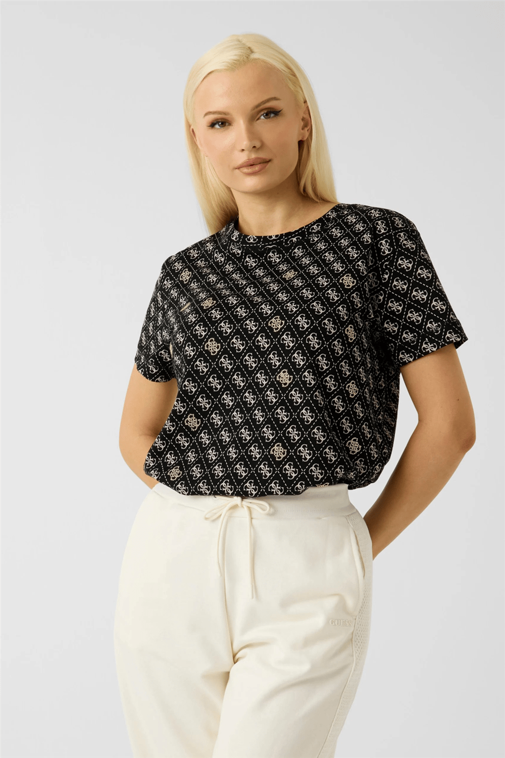 Guess Rhombus Kadın Aktif Regular Fit Bisiklet Yaka T-Shirt Çok Renkli
