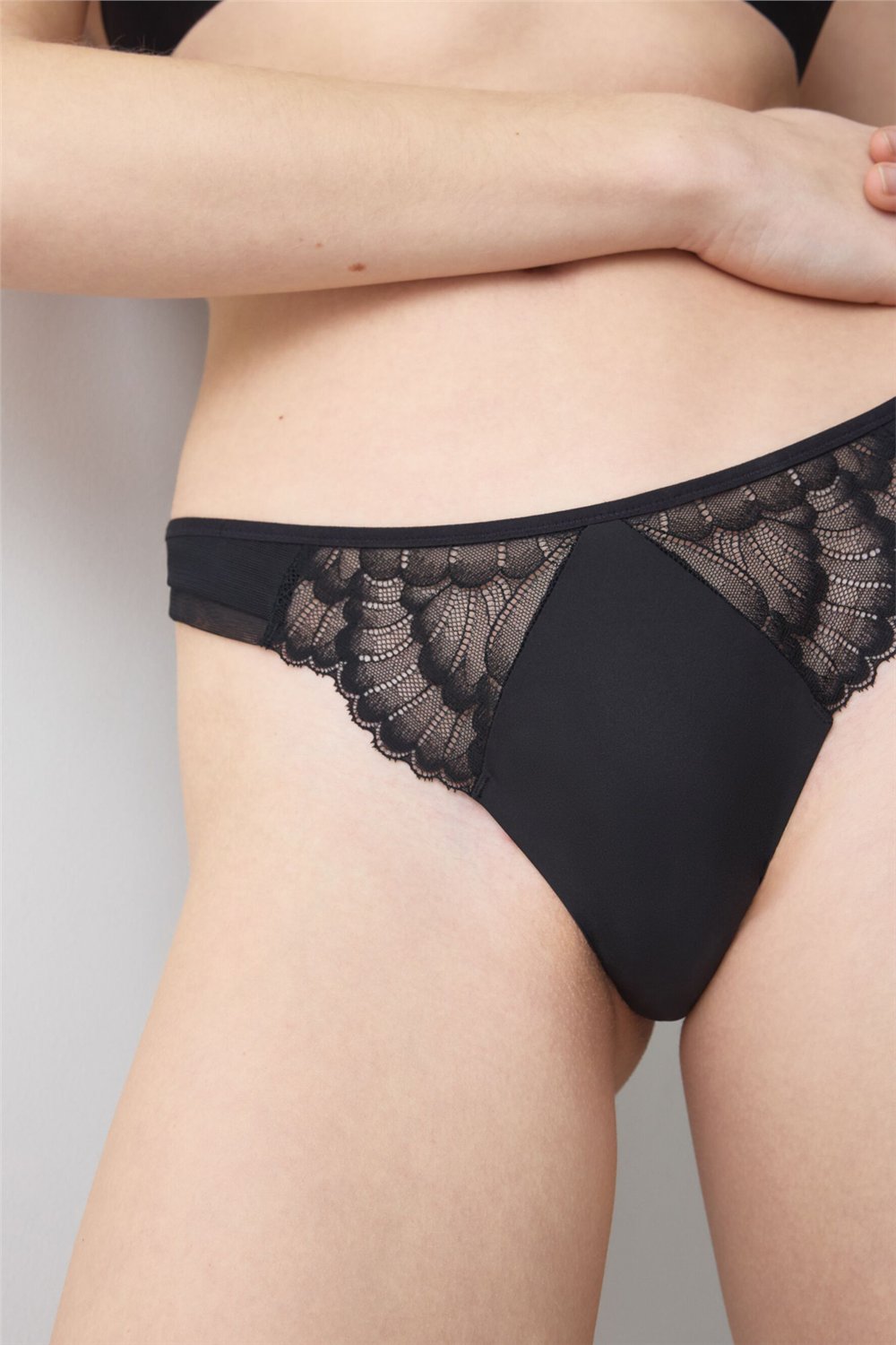 Triumph Love in Lace String Kadın Külot Siyah