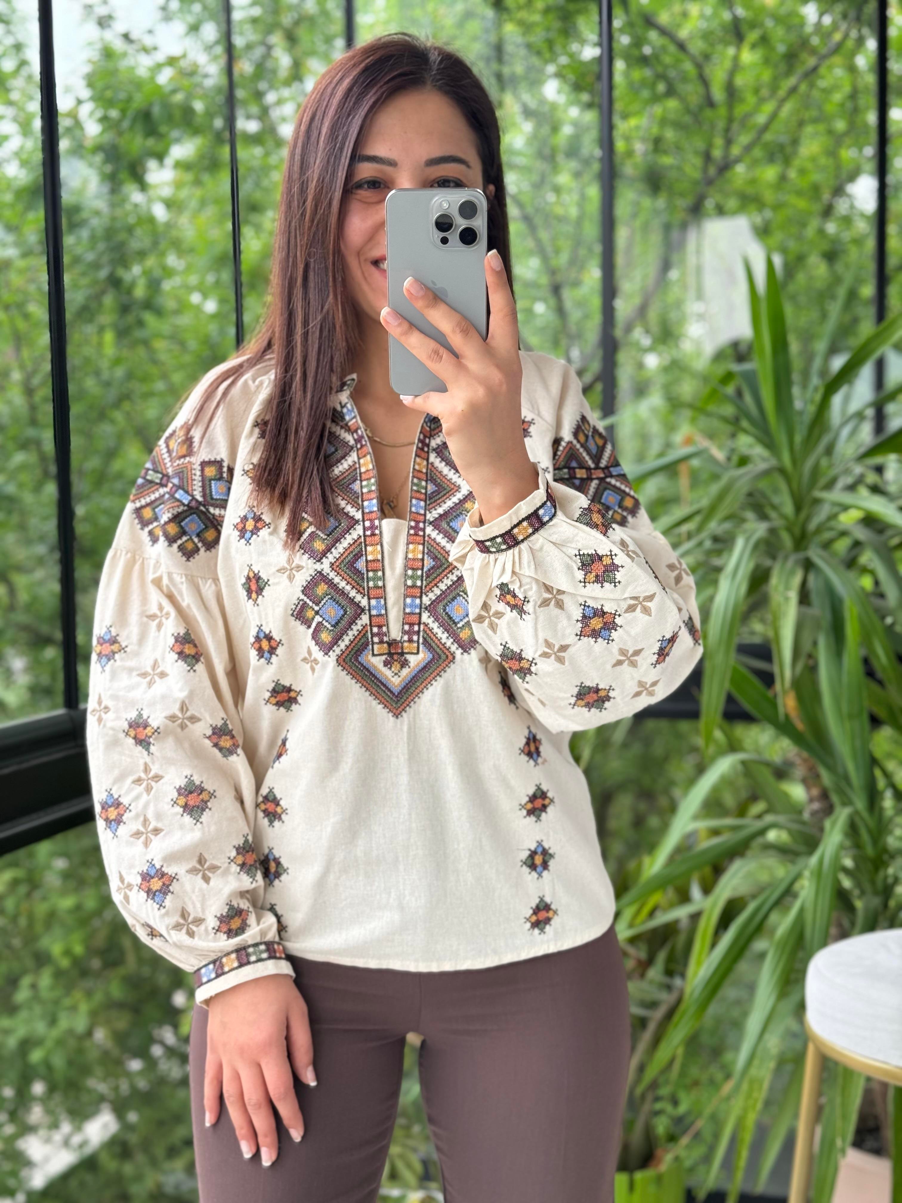 İşlemeli Nakışlı Gömlek Bej