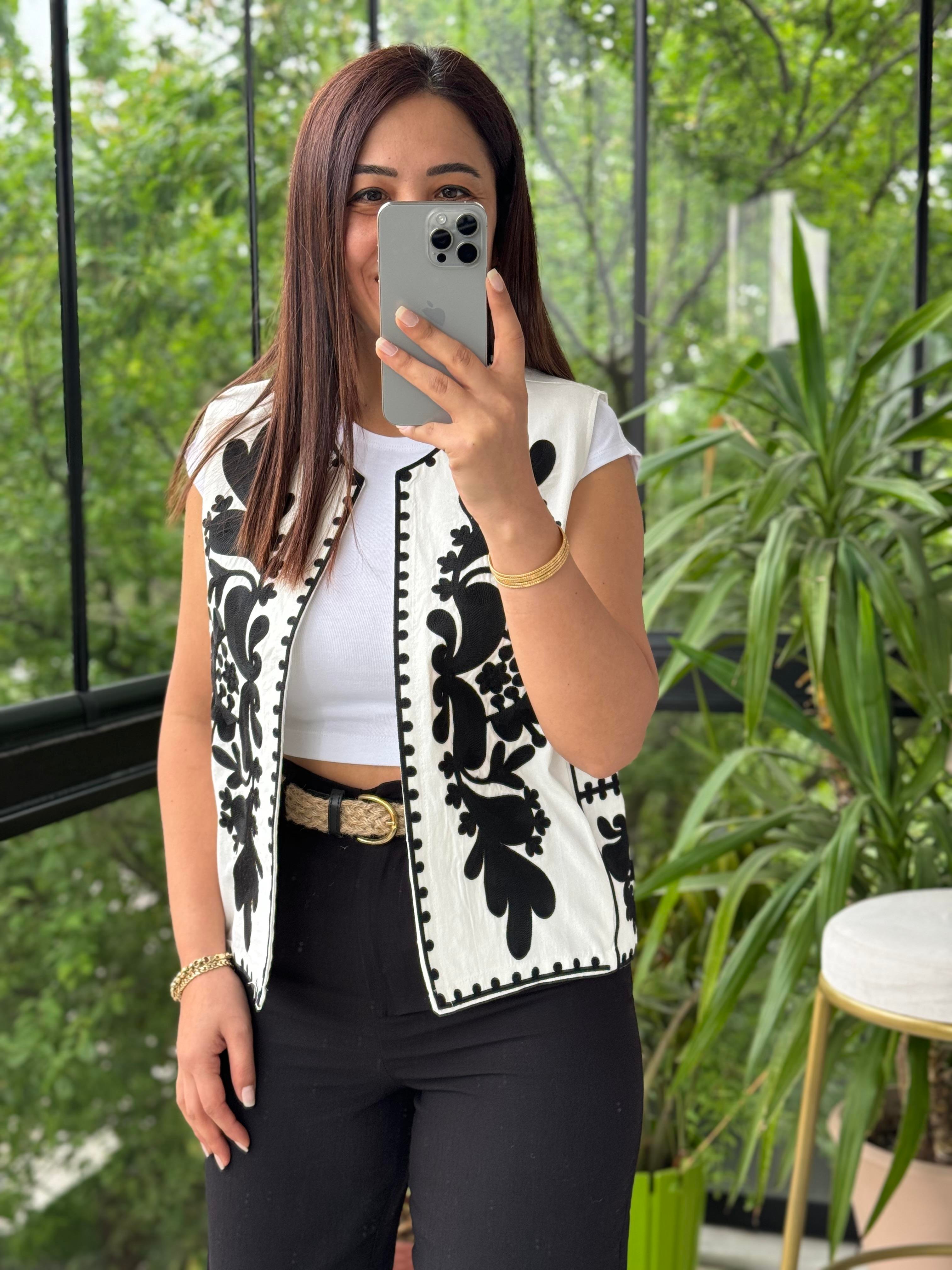 İşlemeli Yelek Siyah