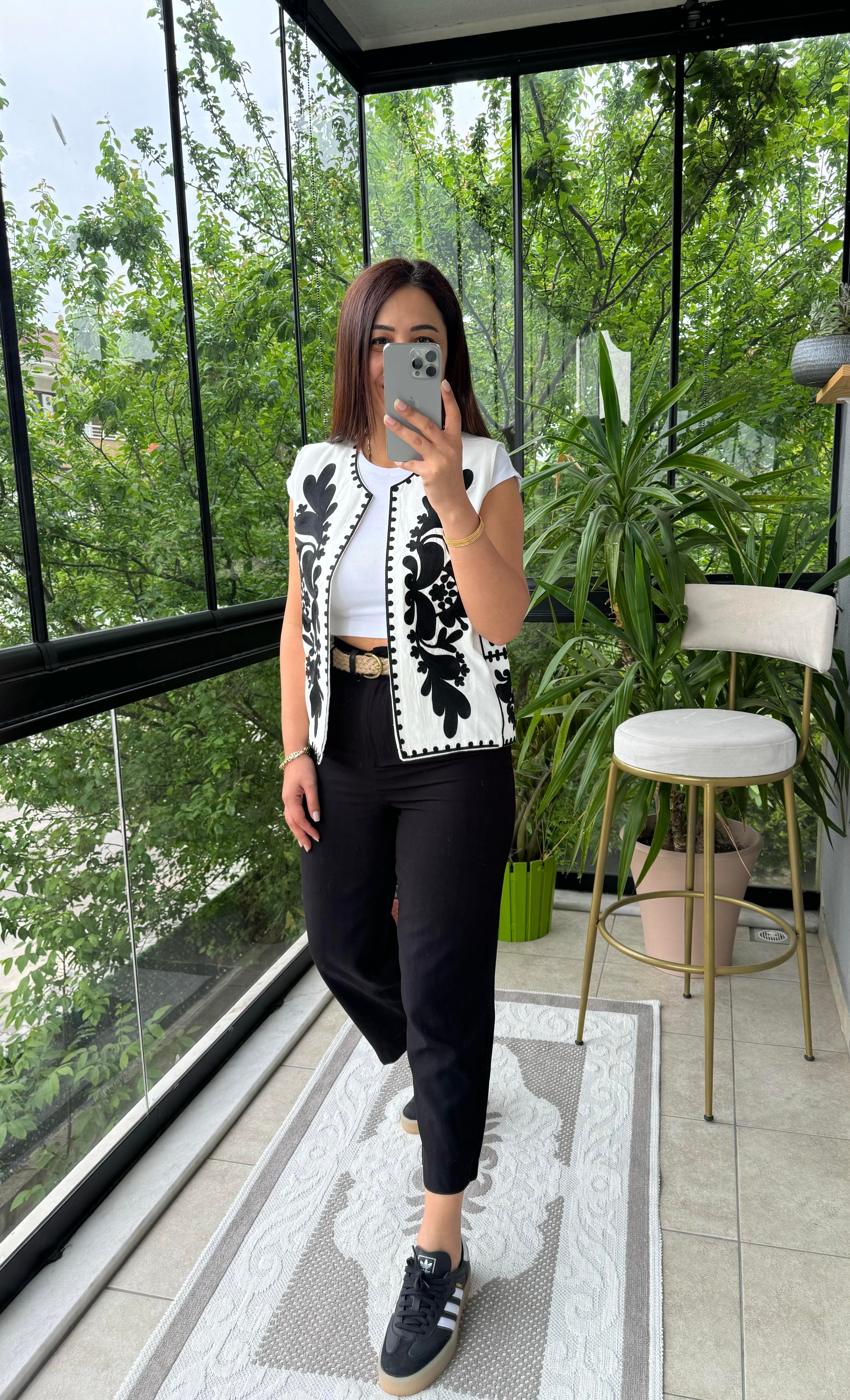 İşlemeli Yelek Siyah