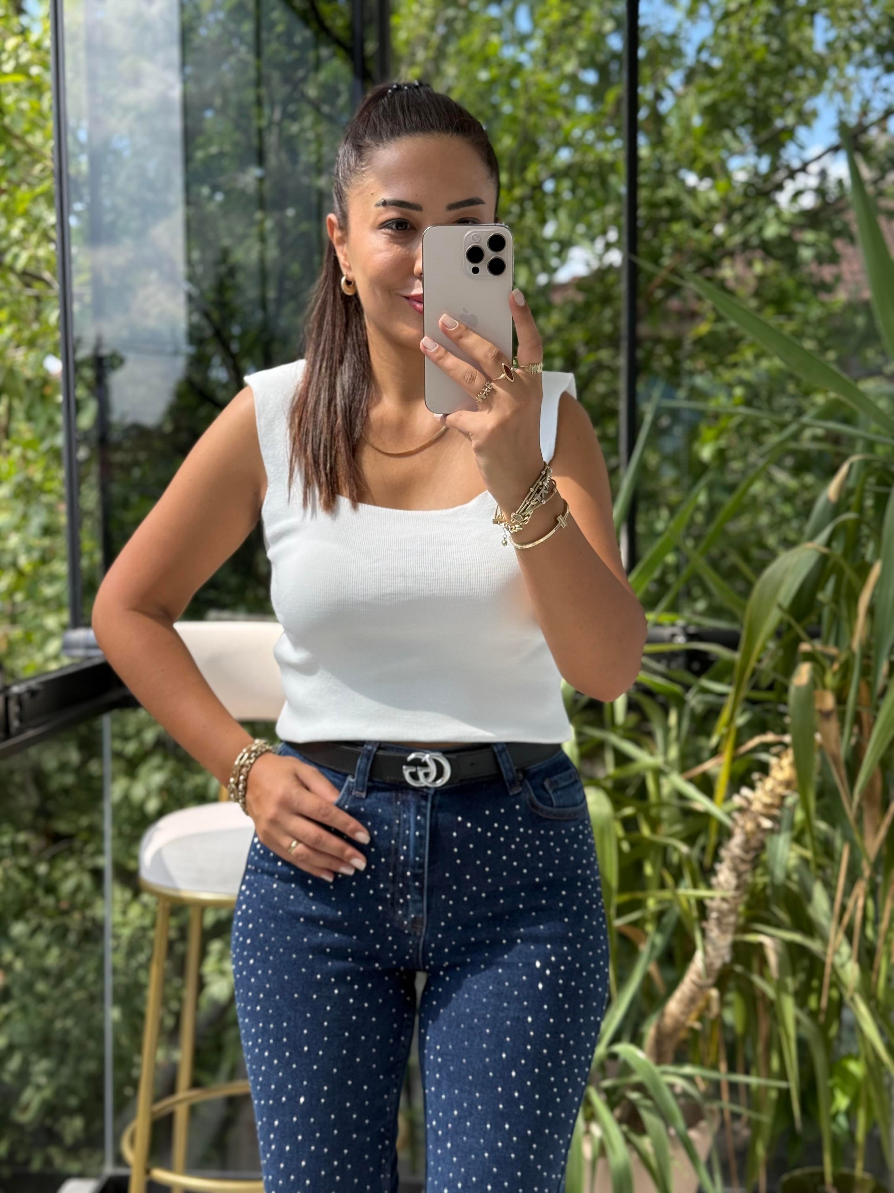 Kare Yaka Atlet Beyaz