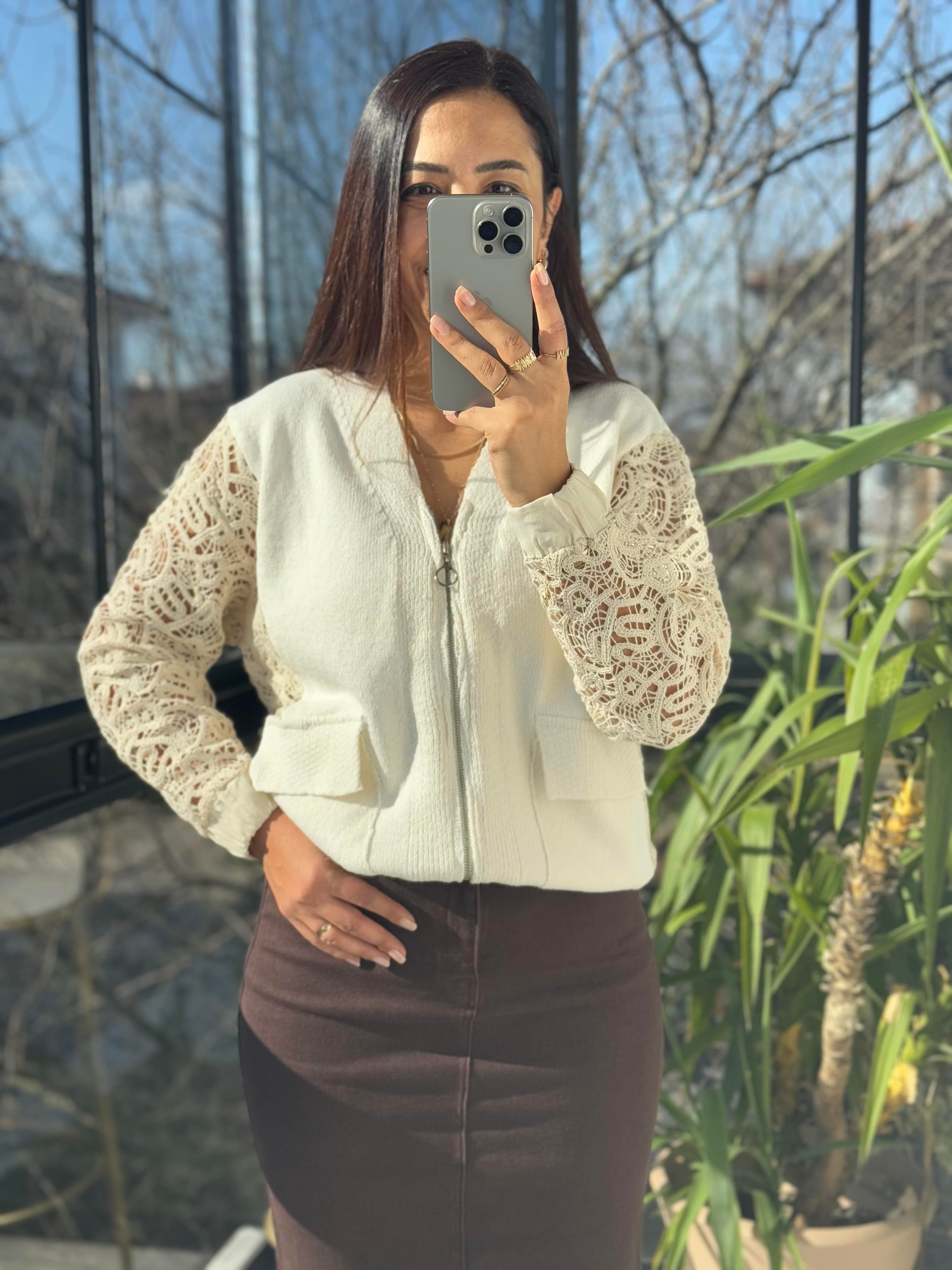 Kolları Dantel Örme Hırka Krem