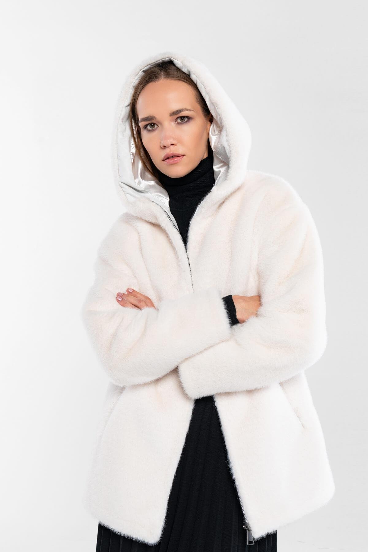 Tamer Tanca Kadın Peluş Beyaz Kumaş Mont Deri Mont