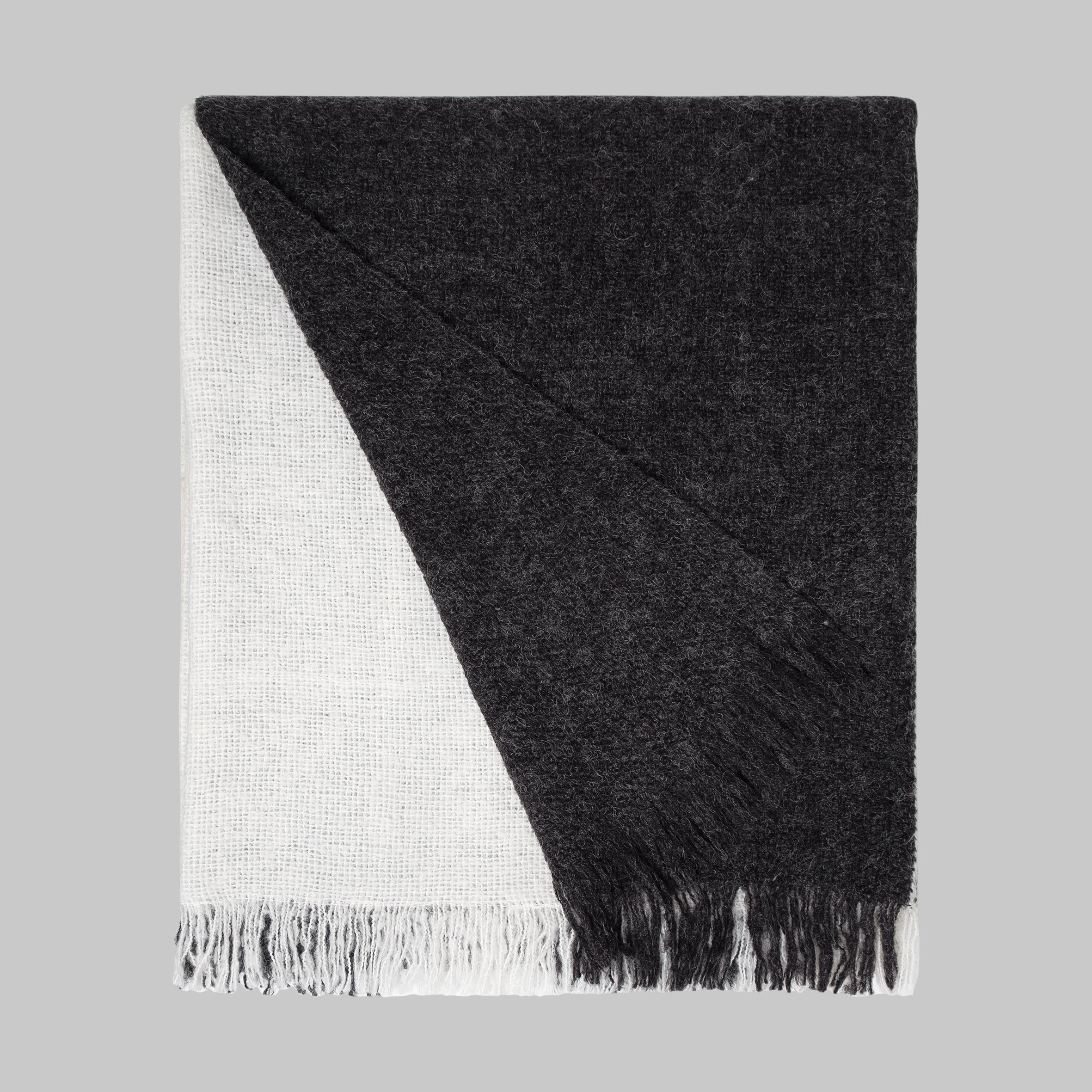 ROXIE THROW