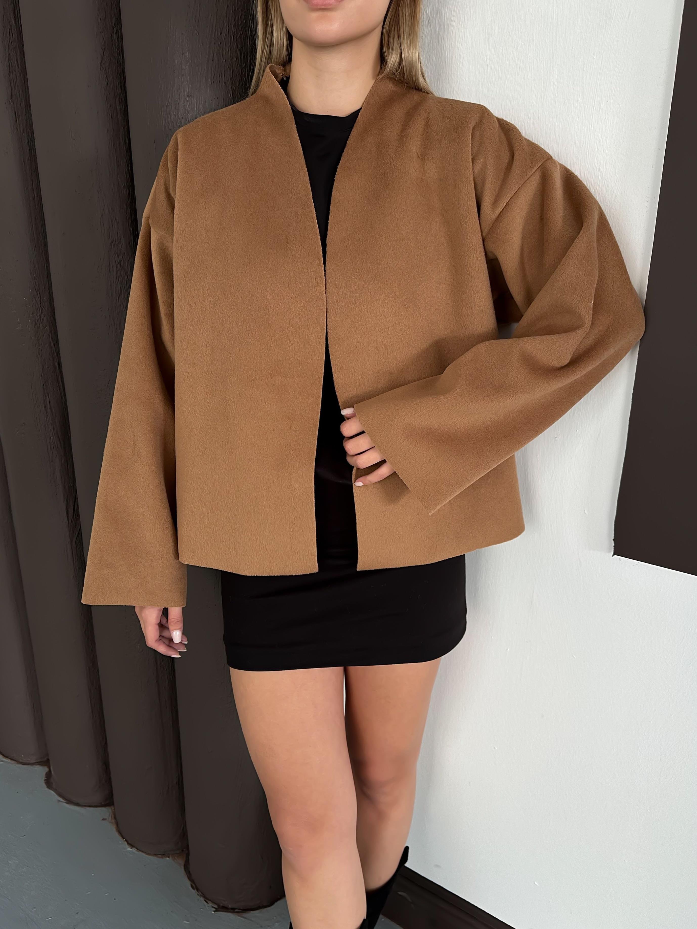 Düğmesiz Dikişsiz Ceket