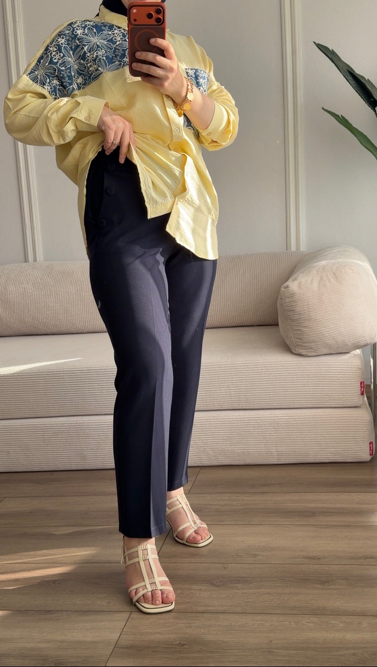 LACİVERT CEPLERİ DÜĞME DETAYLI HAVUÇ PANTALON 