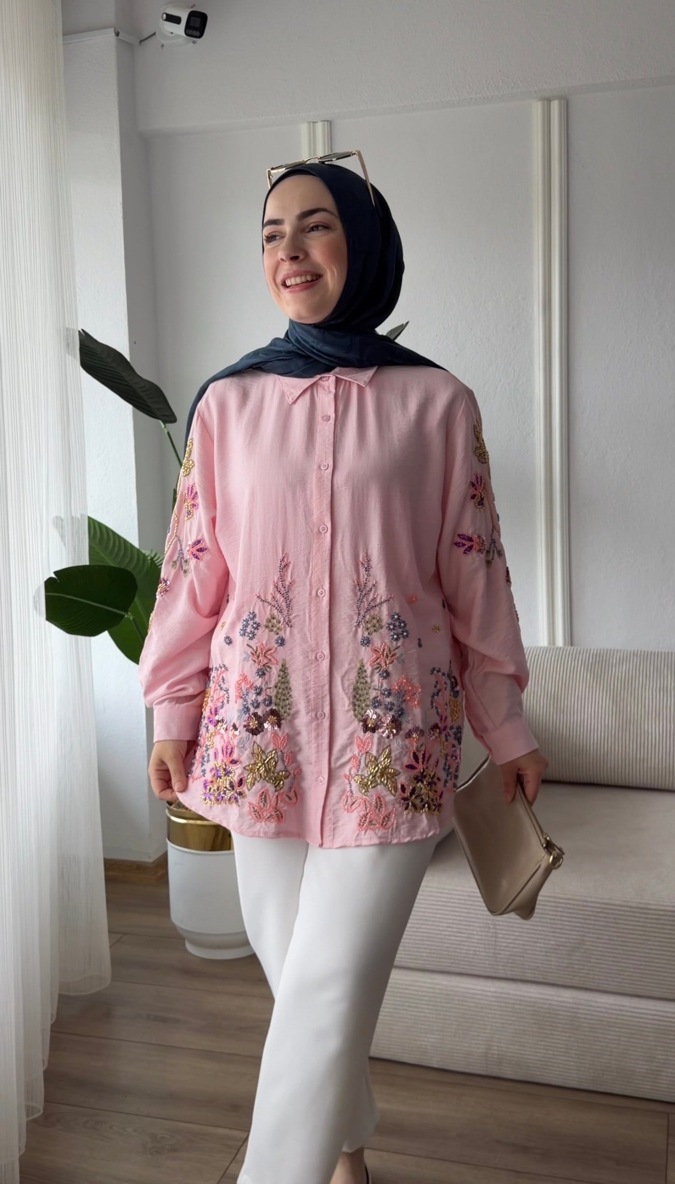 PEMBE  OTANTİK ETNİK DESEN TASARIM NAKIŞLI GÖMLEK 