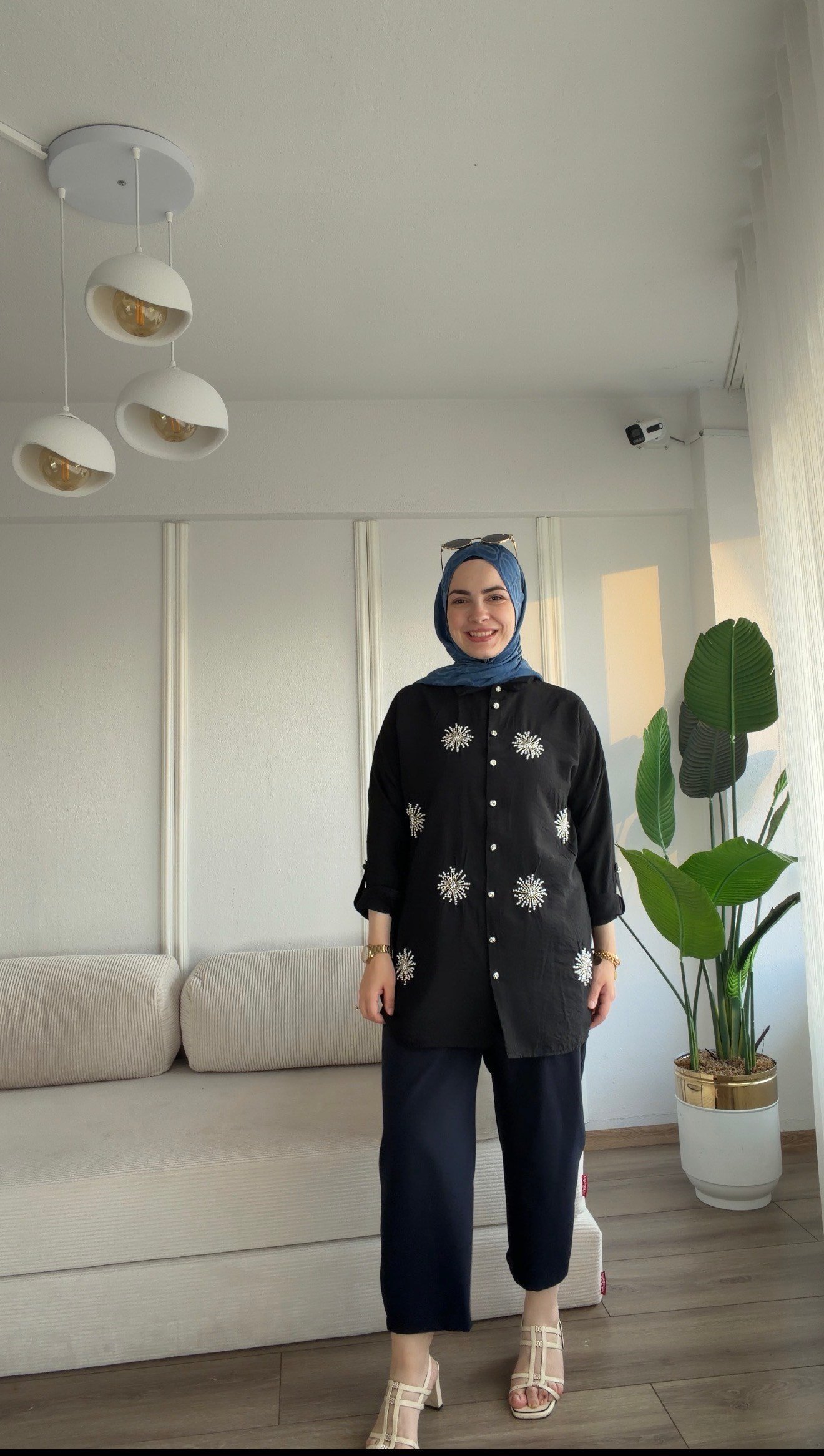 SİYAH  İNCİ İŞLEMELİ COTTON  GÖMLEK 