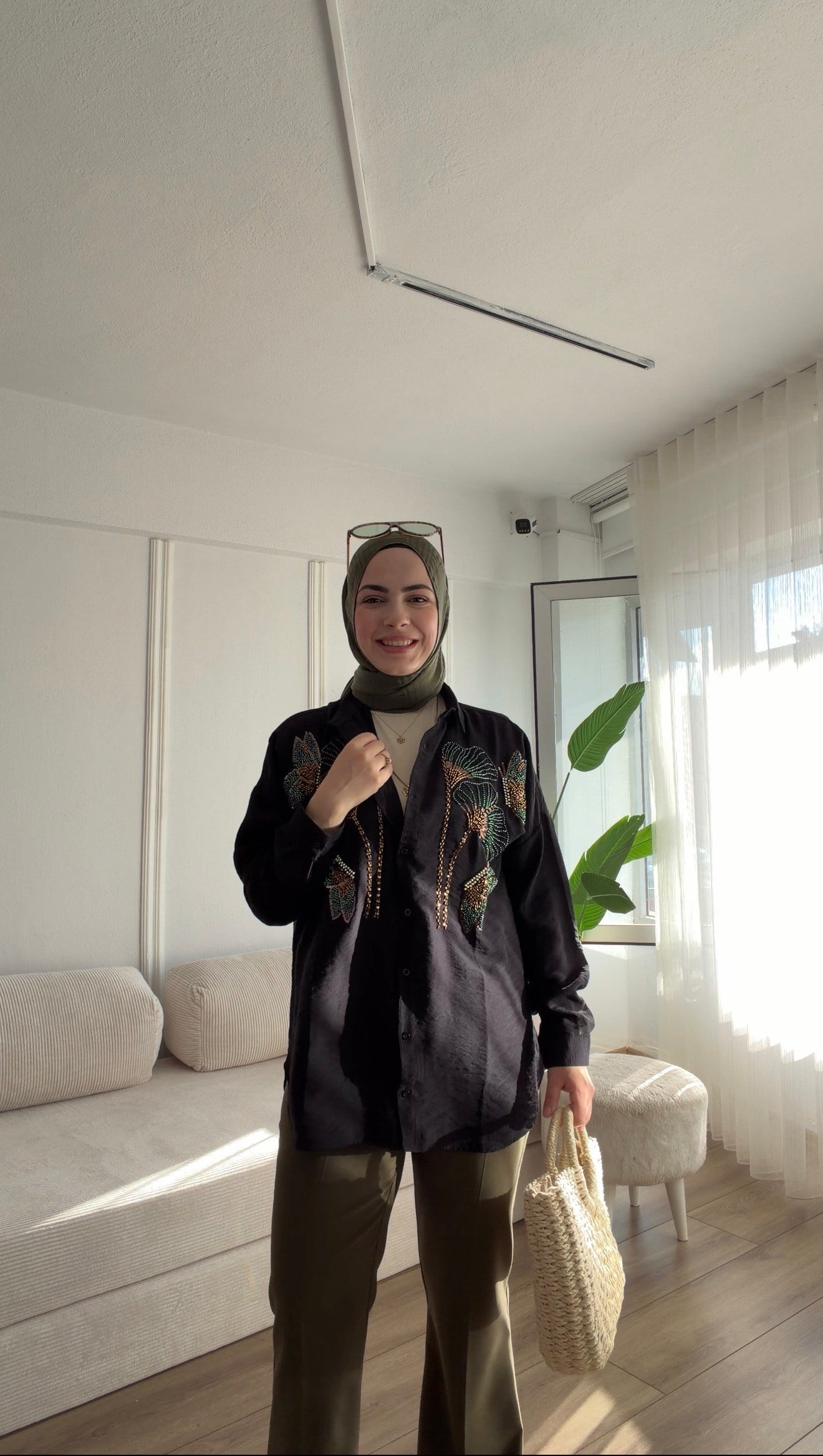 SİYAH PREMİUM TAŞ İŞLEMELİ TASARIM GÖMLEK 