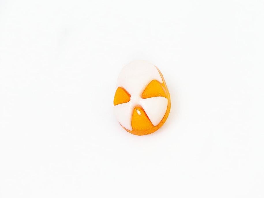 5 Cap Figure Buttons White, Orange 15mm long