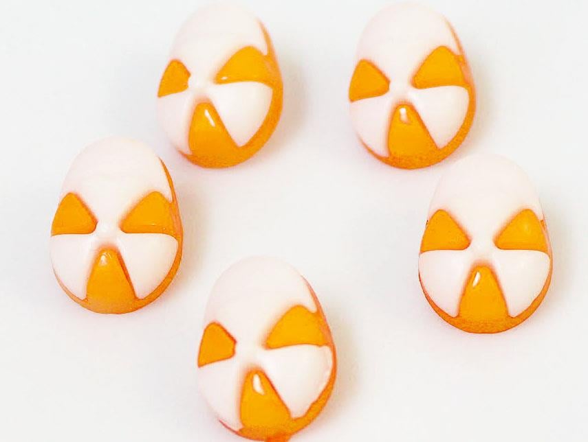 5 Cap Figure Buttons White, Orange 15mm long