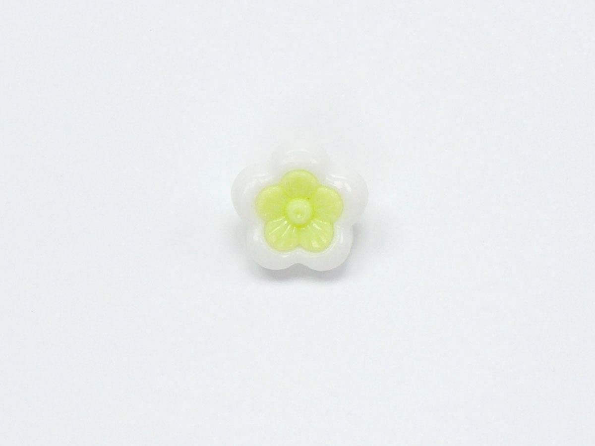 5 Flower Figure Buttons White, Green 15mm long