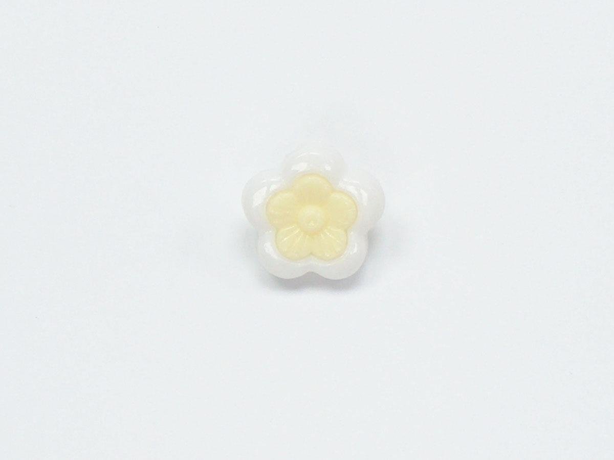 5 Flower Figure Buttons White, Light Green 15mm long