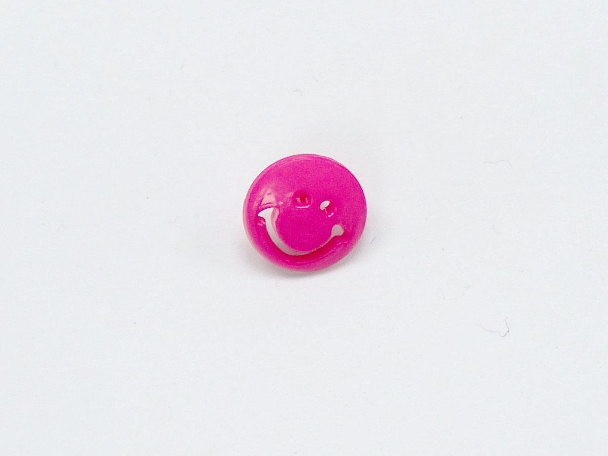 5 Smiling Face Figure Buttons Fuchsia 15mm long