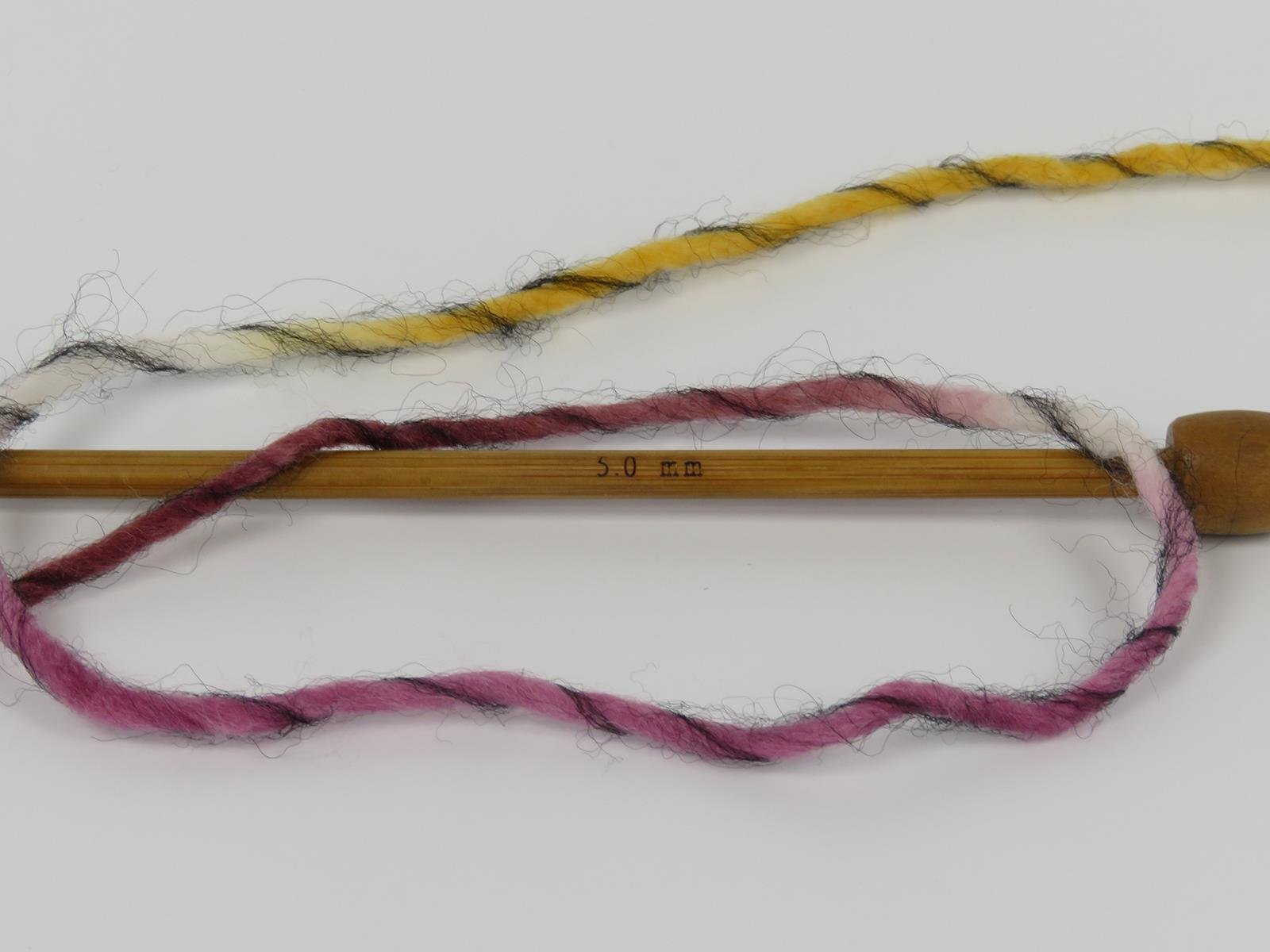 Armonia Lana Black, White, Gold, Maroon Shades