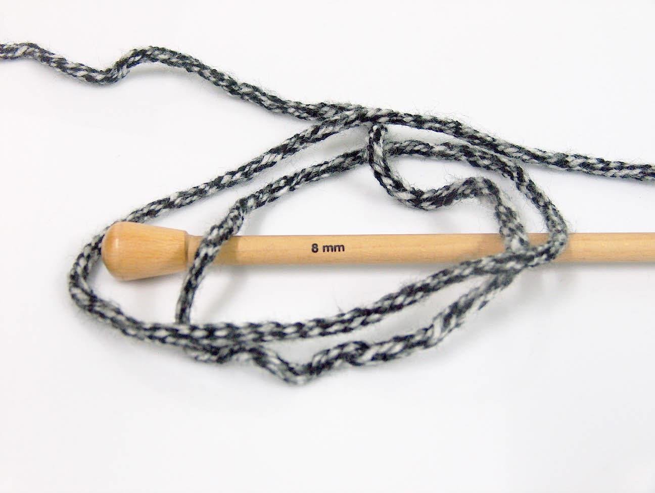 Atlas Superbulky Black, White