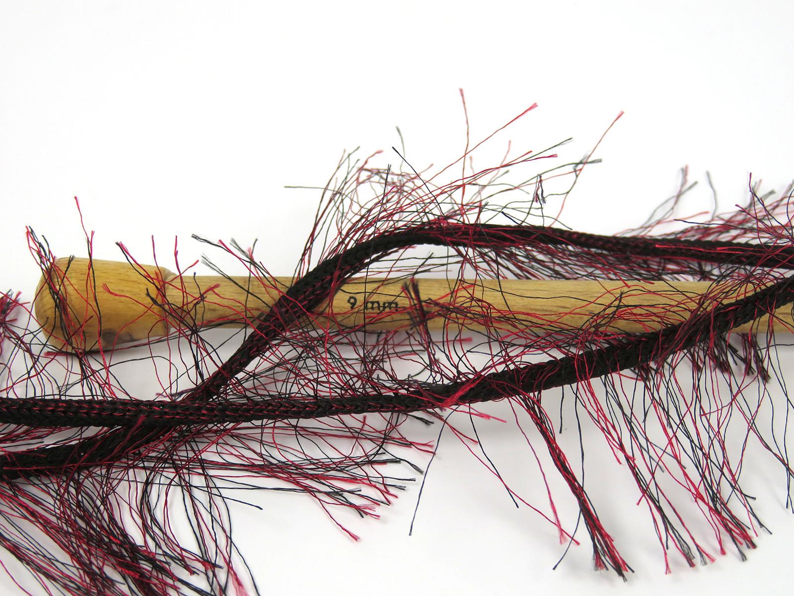 Eyelash Superbulky Black, Red