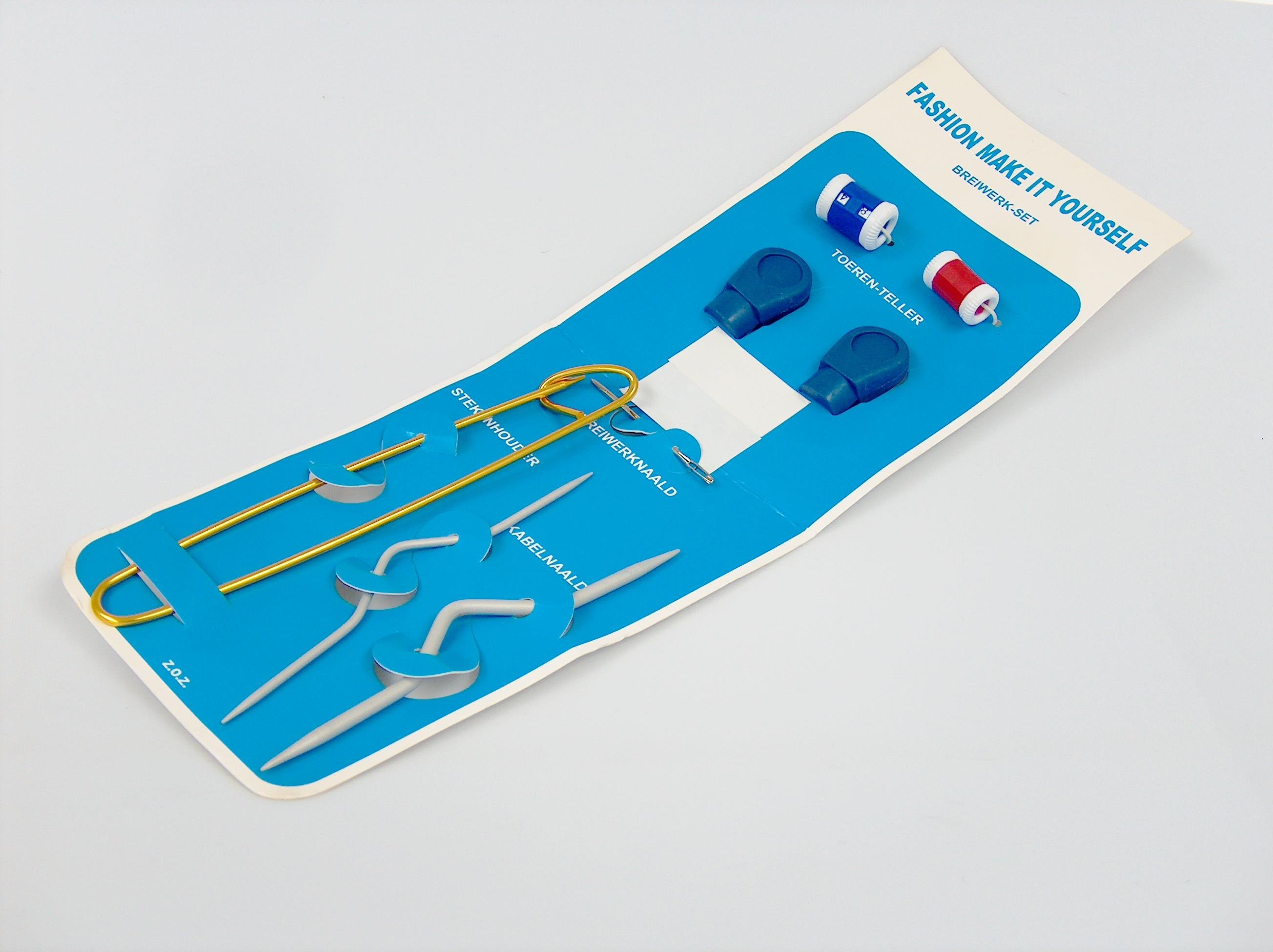 Fashion Knitting Set .